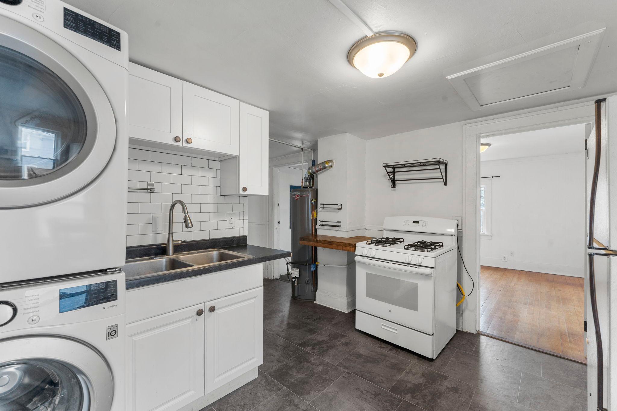 Upper unit - Kitchen