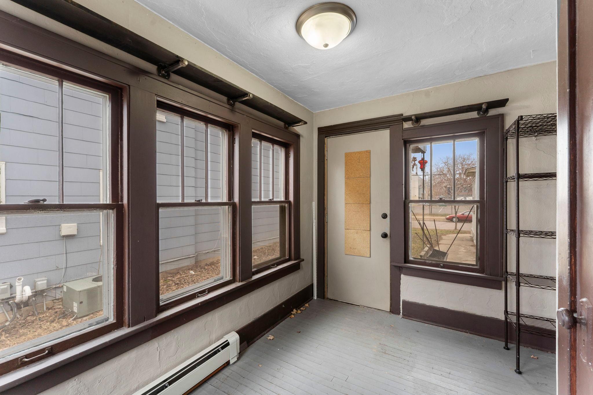 Lower unit - Side entrance