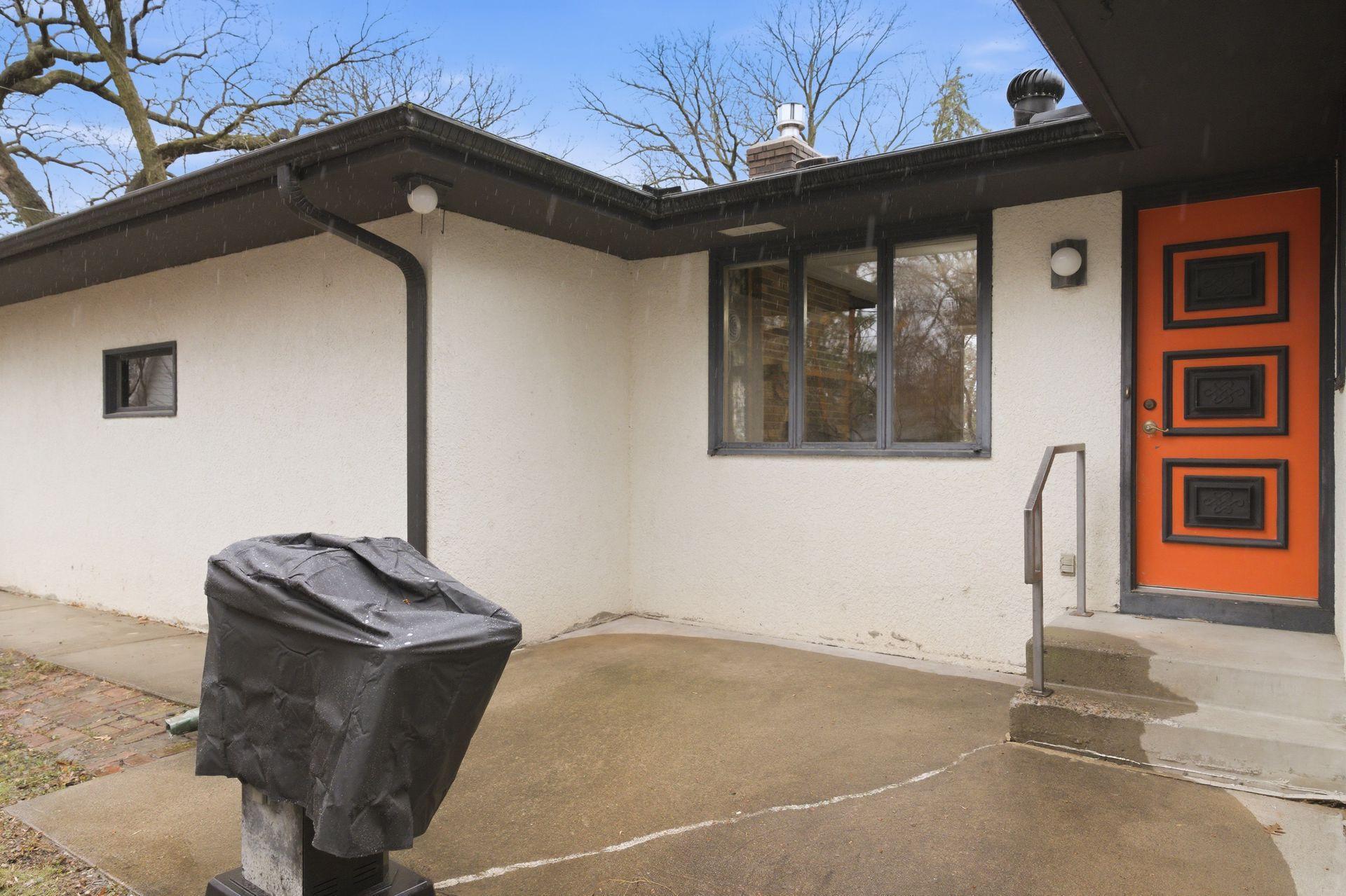 Side patio with built-in natural gas grill.