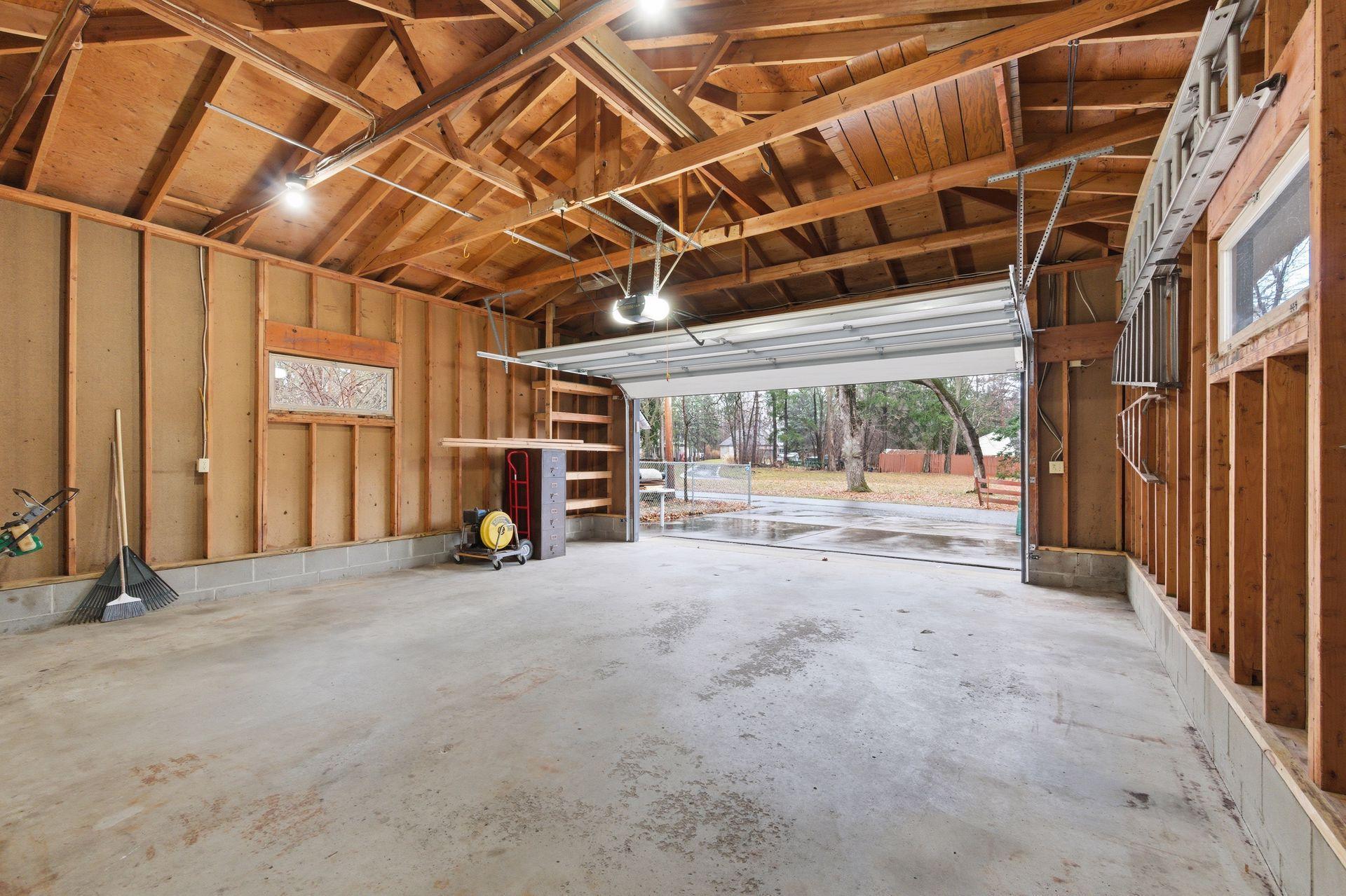 Sweet 2 car garage - 528sqft - with 12ft ceiling and brand new insulated garage door and opener. The garage entrance is on the no outlet street/alley off Birch.