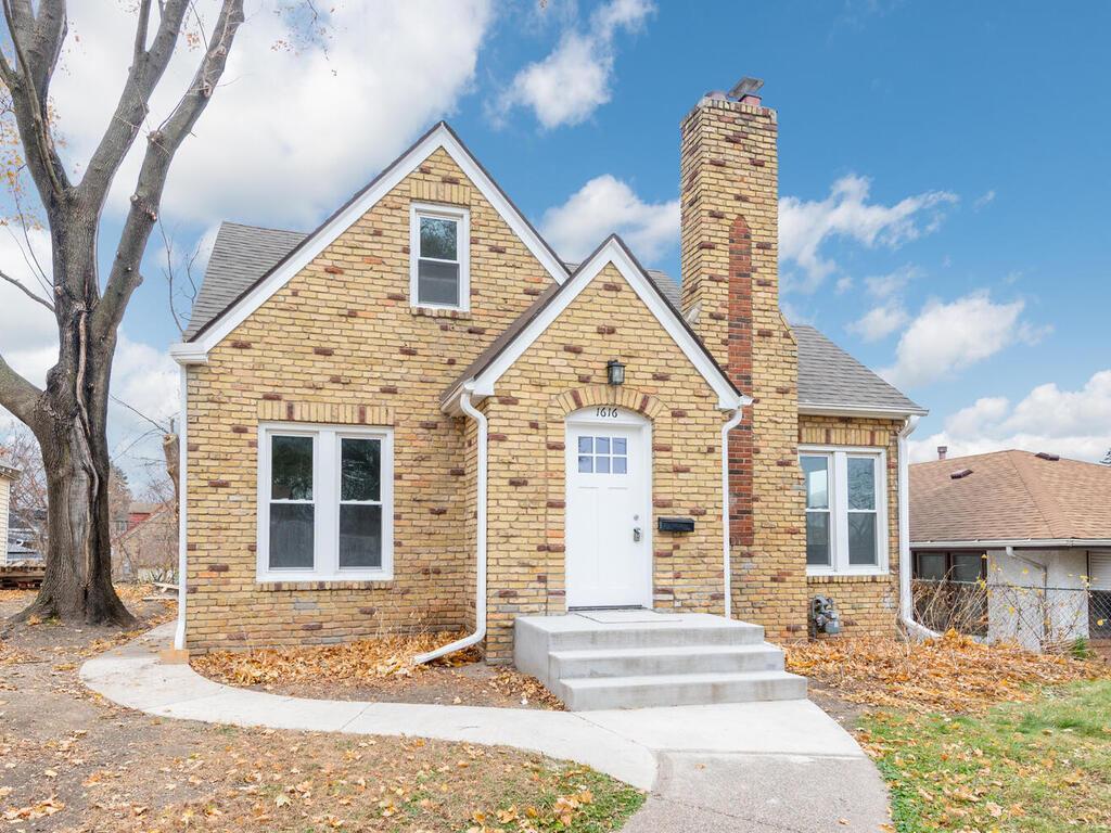 Welcome to 1616 Xerxes Ave N