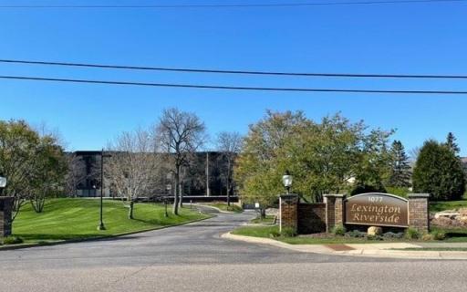 Welcome home to the high demand Lexington Riverside Condo community.