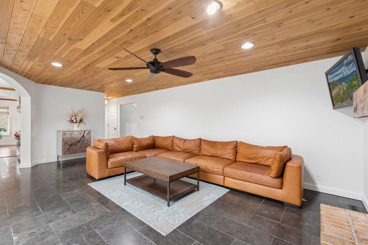 Space to hold large furniture and entertain