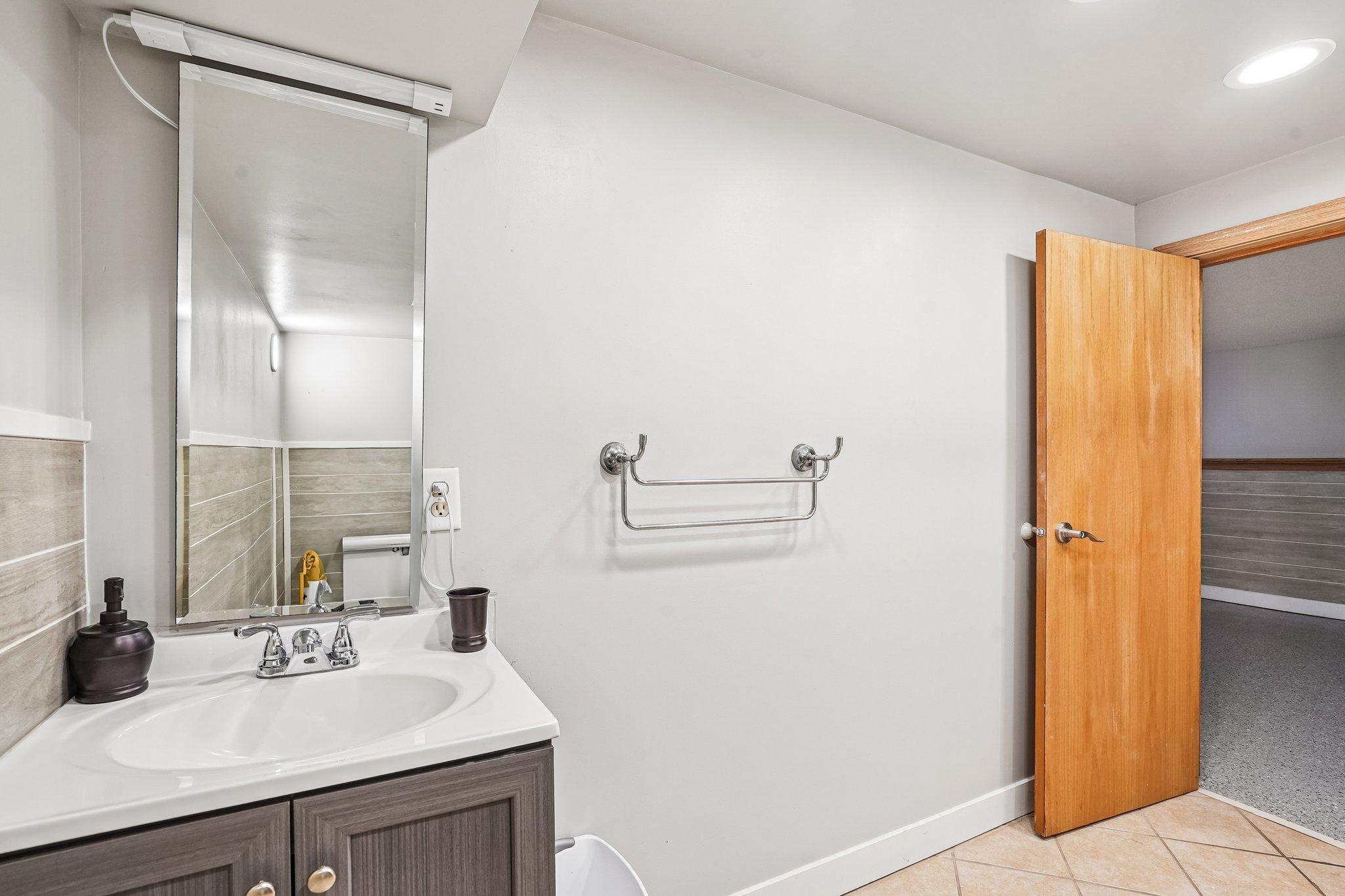 45-web-or-mls-36 1_2 Ave-S0605-043.jpg