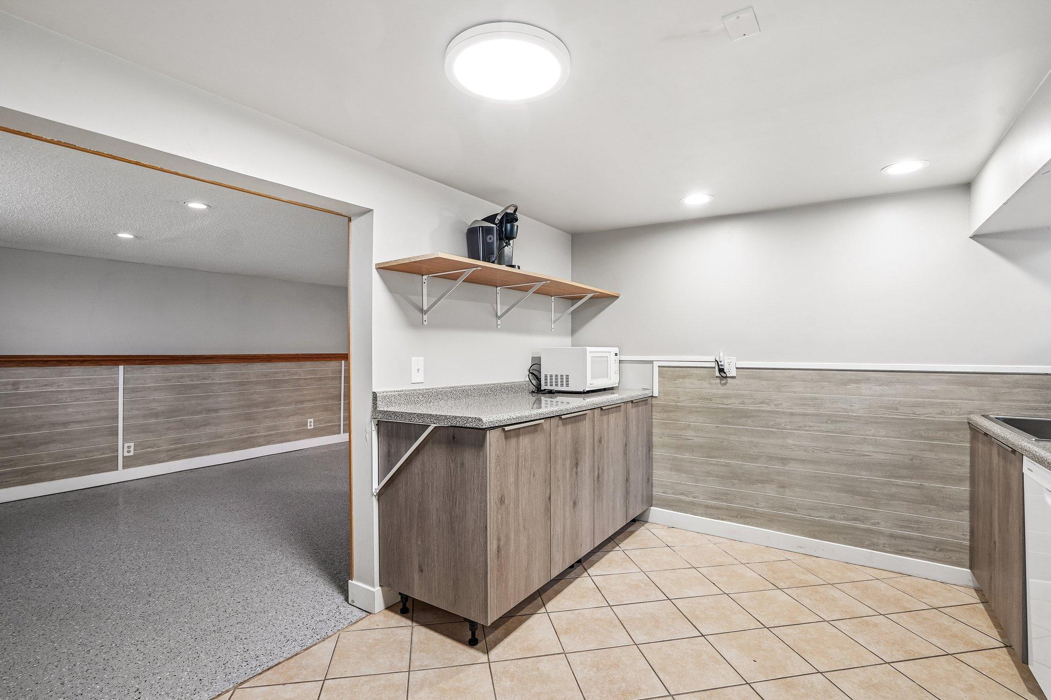 41-web-or-mls-36 1_2 Ave-S0605-039.jpg