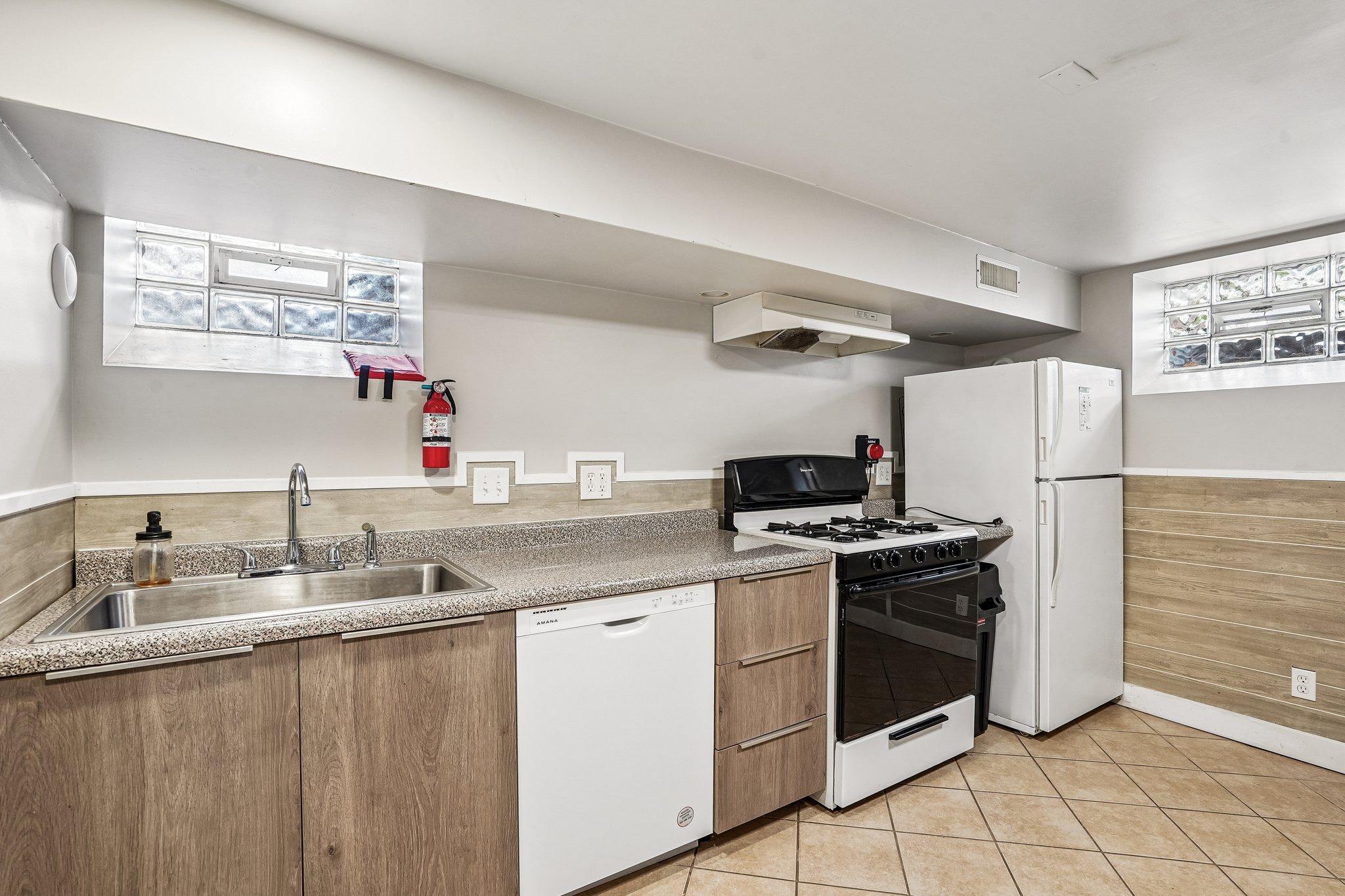 42-web-or-mls-36 1_2 Ave-S0605-040.jpg