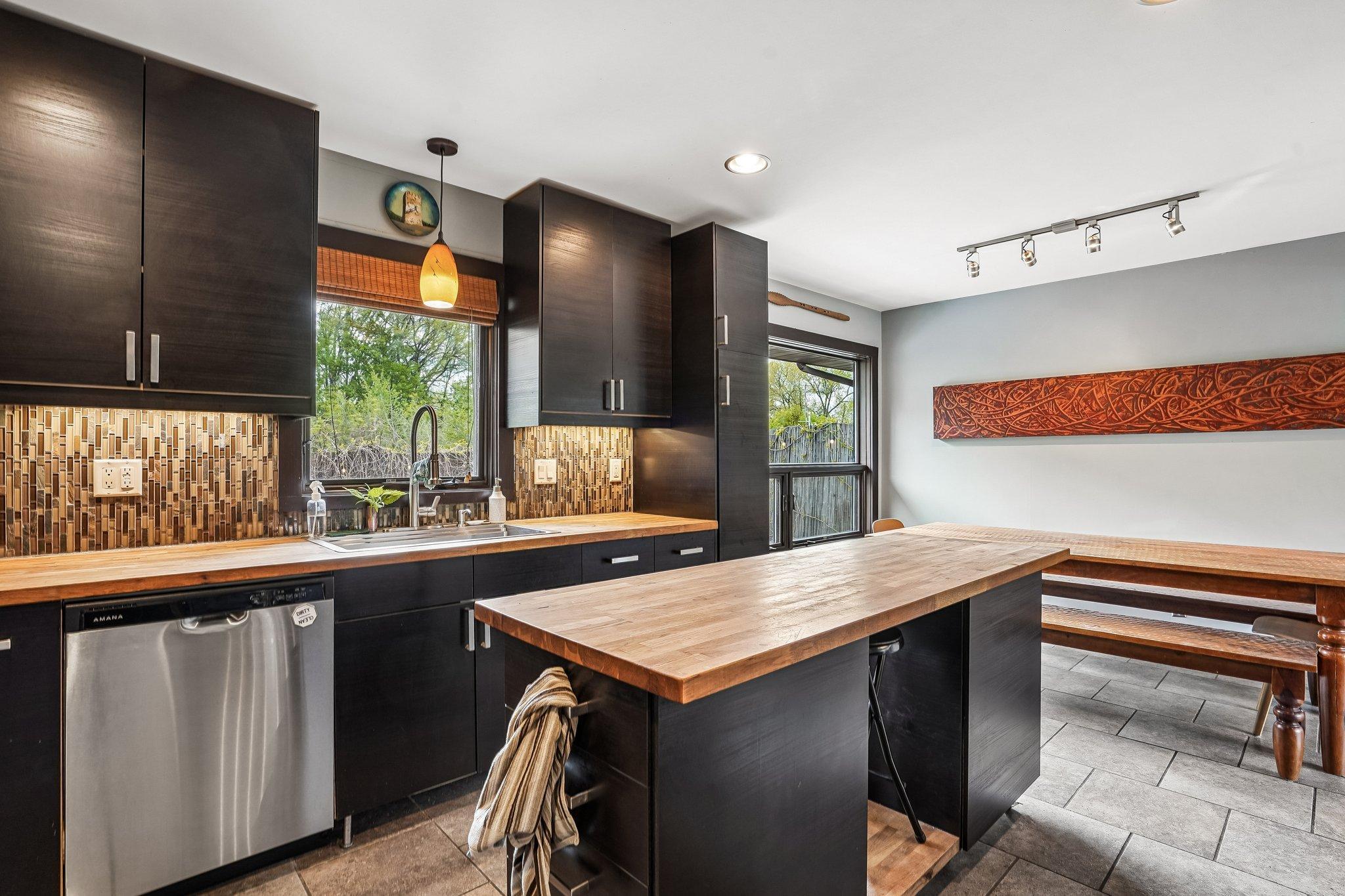 20-web-or-mls-36 1_2 Ave-S0605-018.jpg
