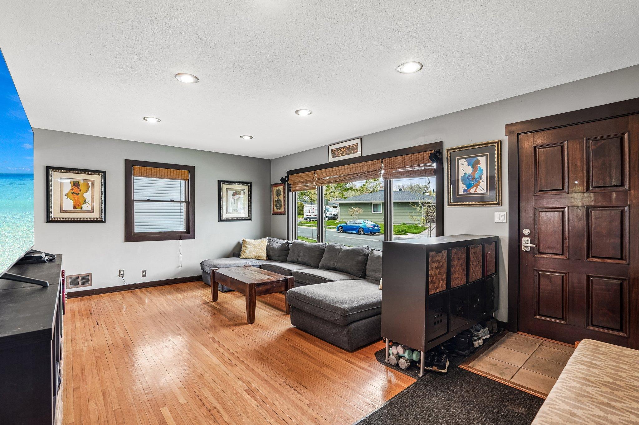 11-web-or-mls-36 1_2 Ave-S0605-009.jpg