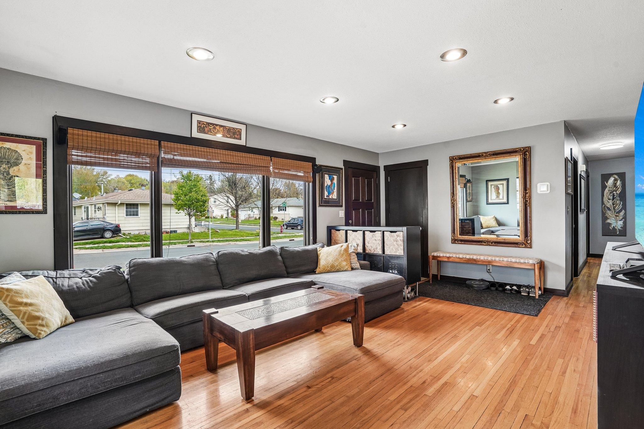 12-web-or-mls-36 1_2 Ave-S0605-010.jpg
