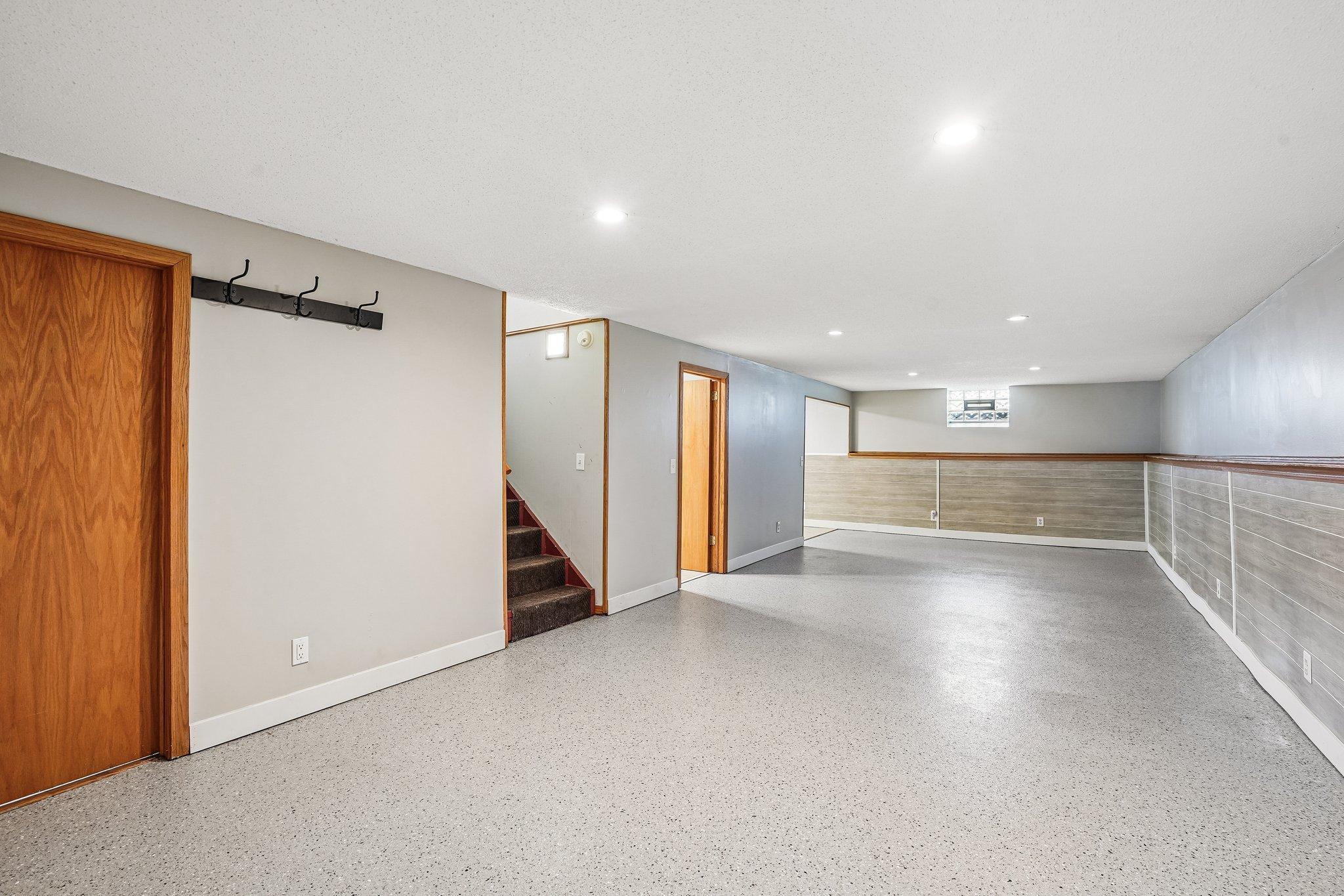 37-web-or-mls-36 1_2 Ave-S0605-035.jpg