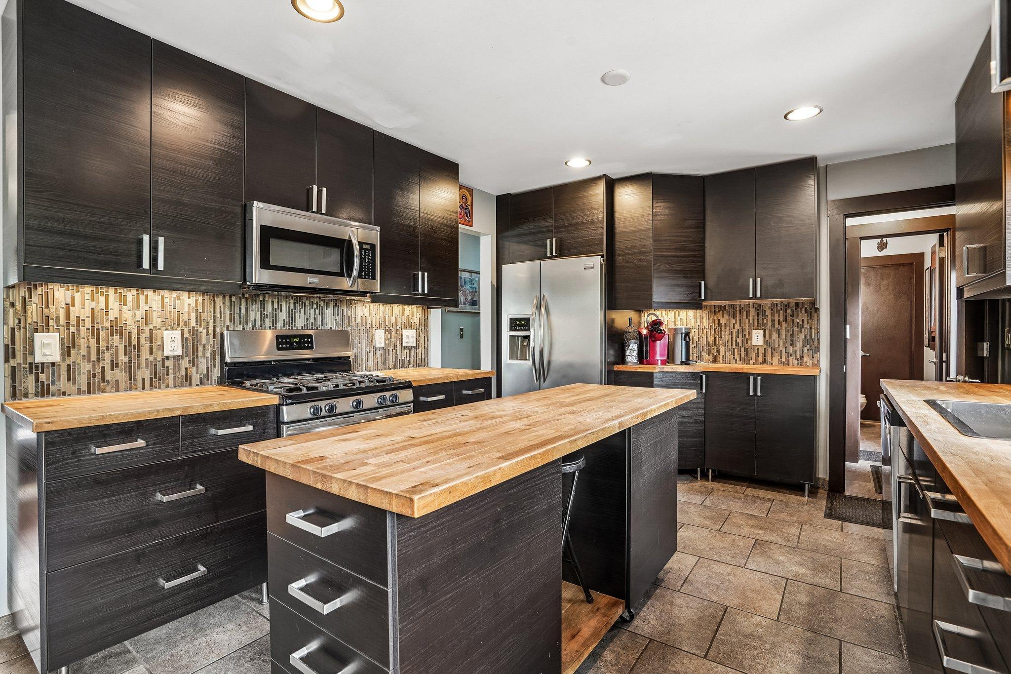18-web-or-mls-36 1_2 Ave-S0605-016.jpg