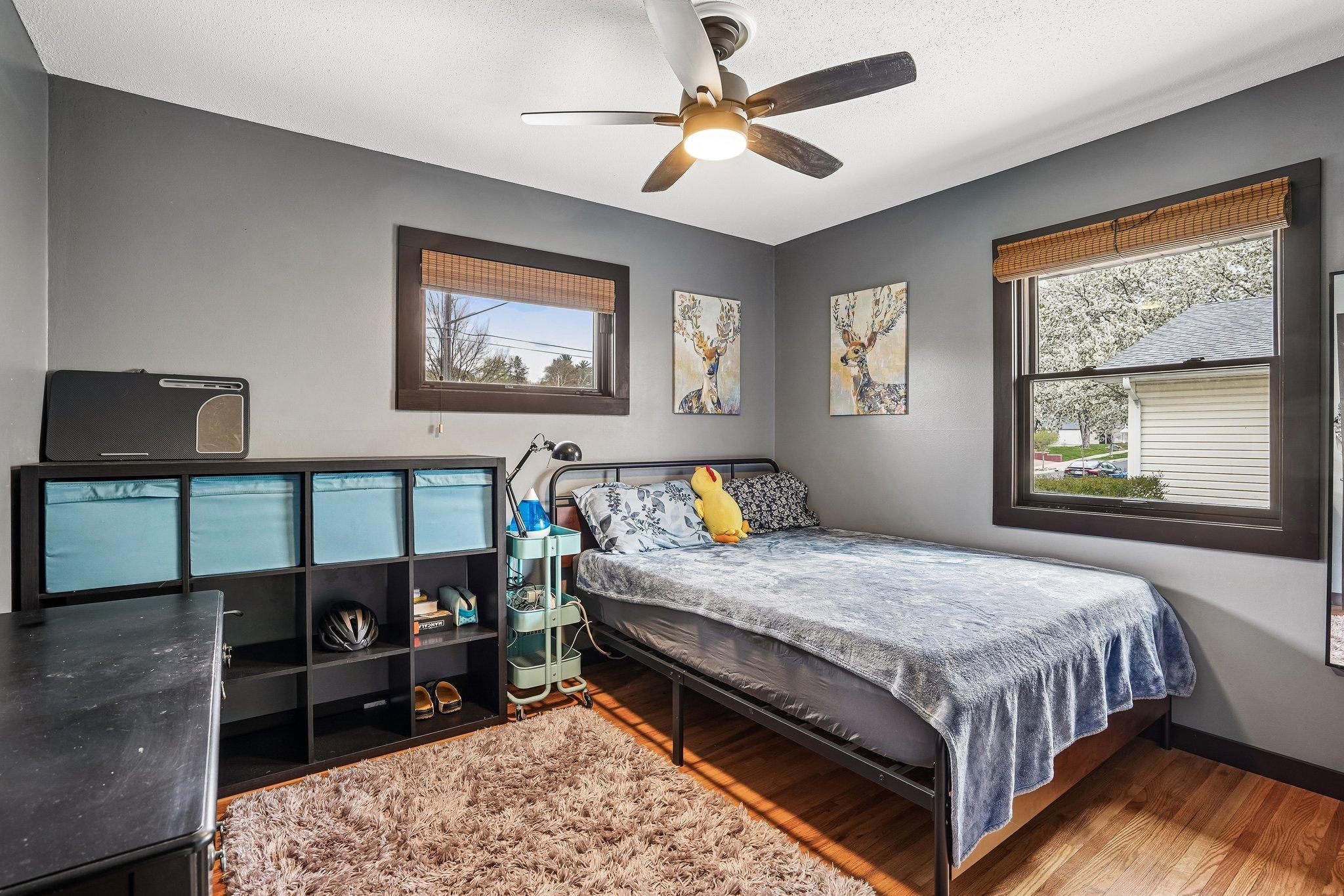 24-web-or-mls-36 1_2 Ave-S0605-022.jpg
