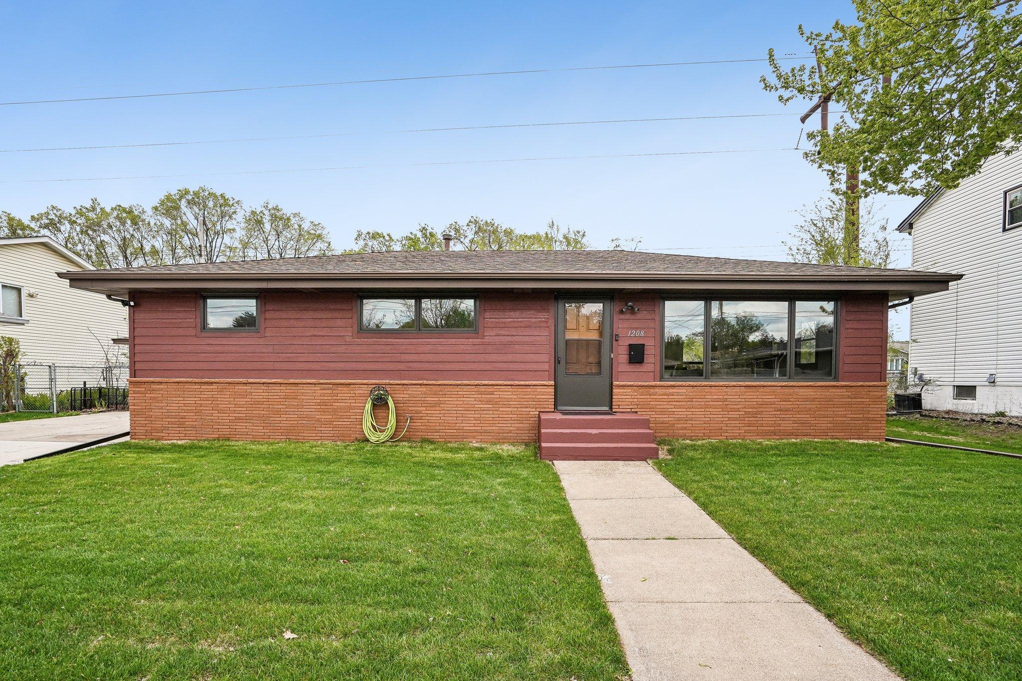 3-web-or-mls-36 1_2 Ave-S0605-001.jpg