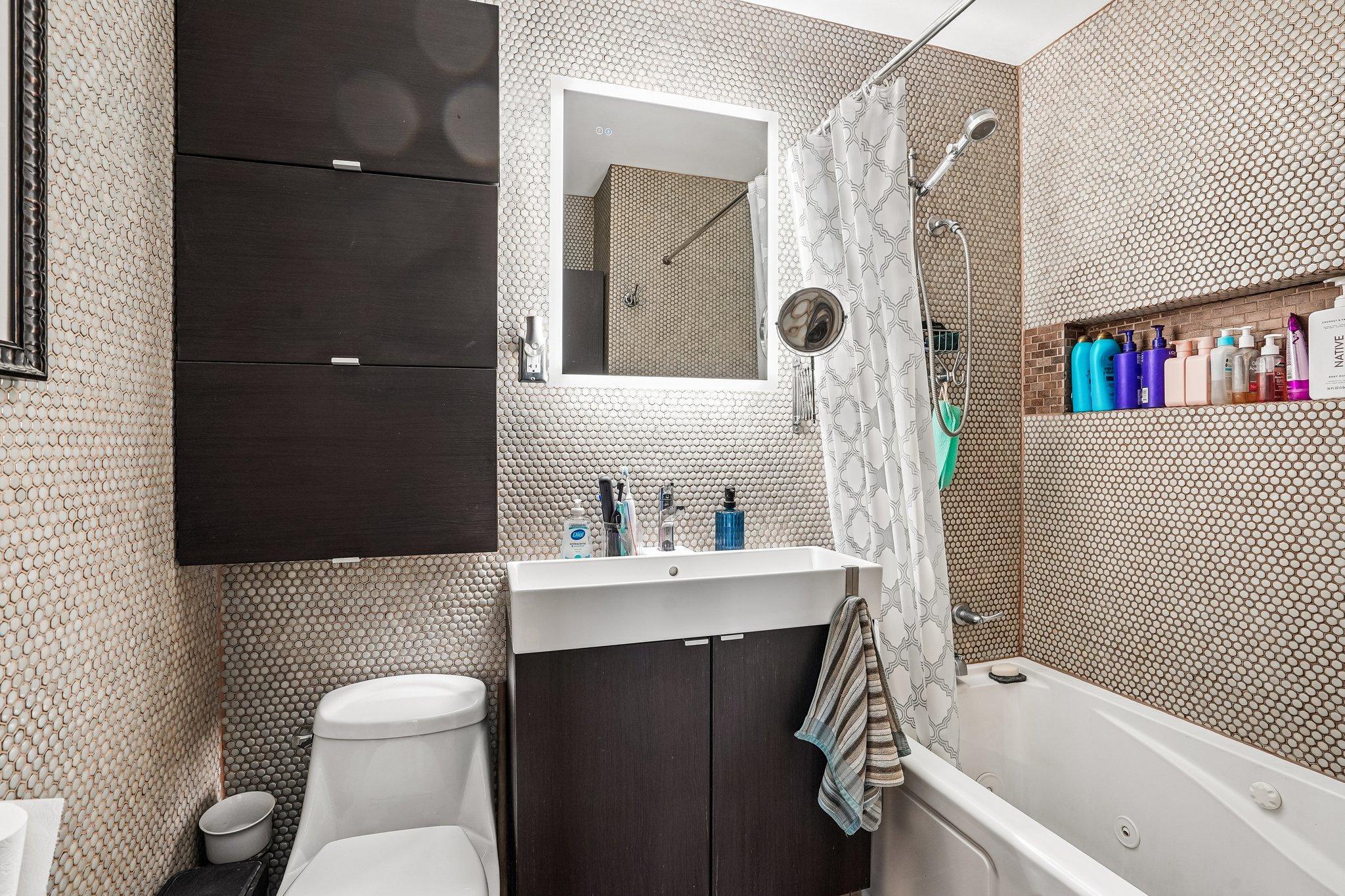 32-web-or-mls-36 1_2 Ave-S0605-030.jpg