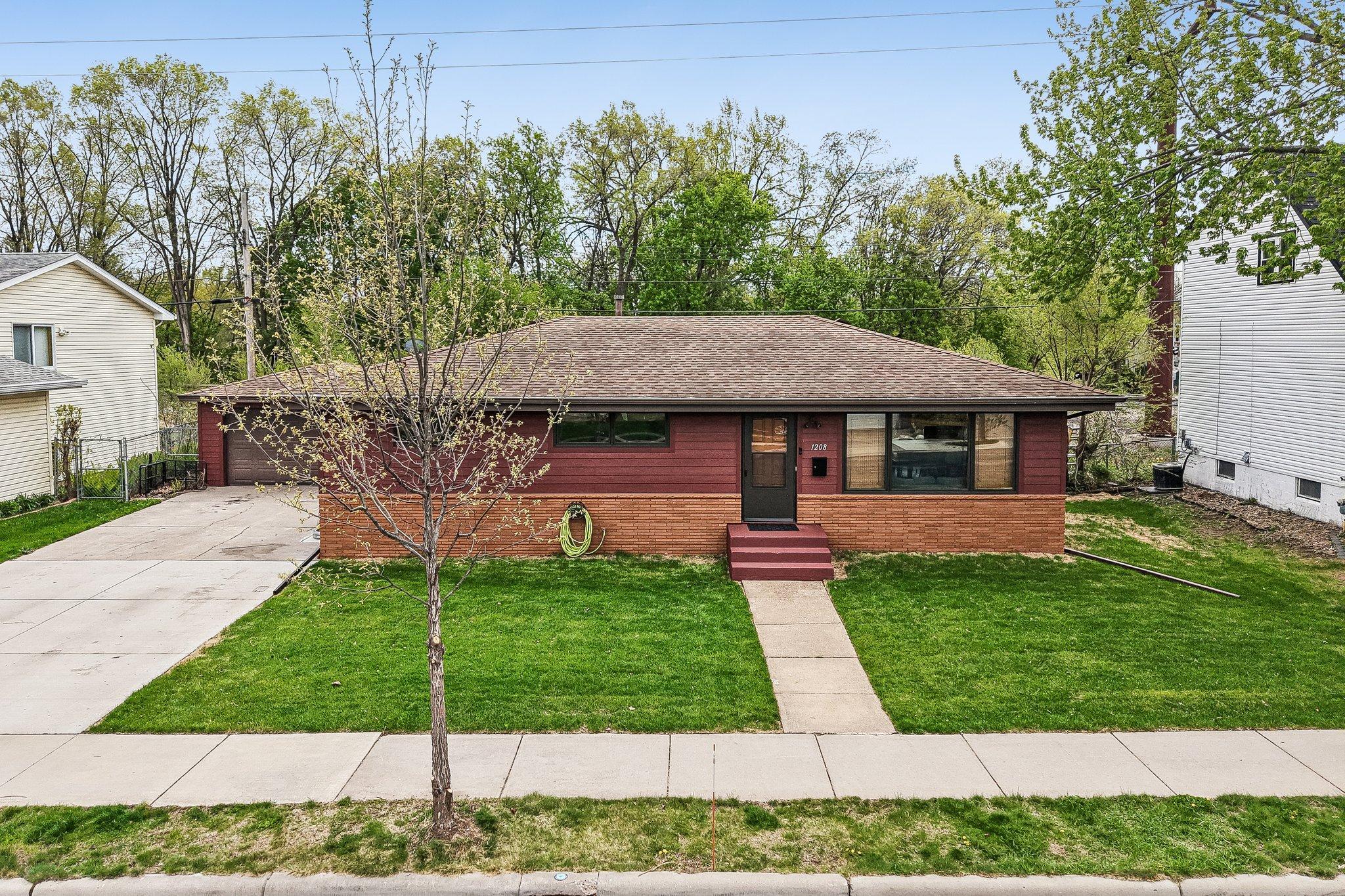 59-web-or-mls-36 1_2 Ave-S0605-057.jpg