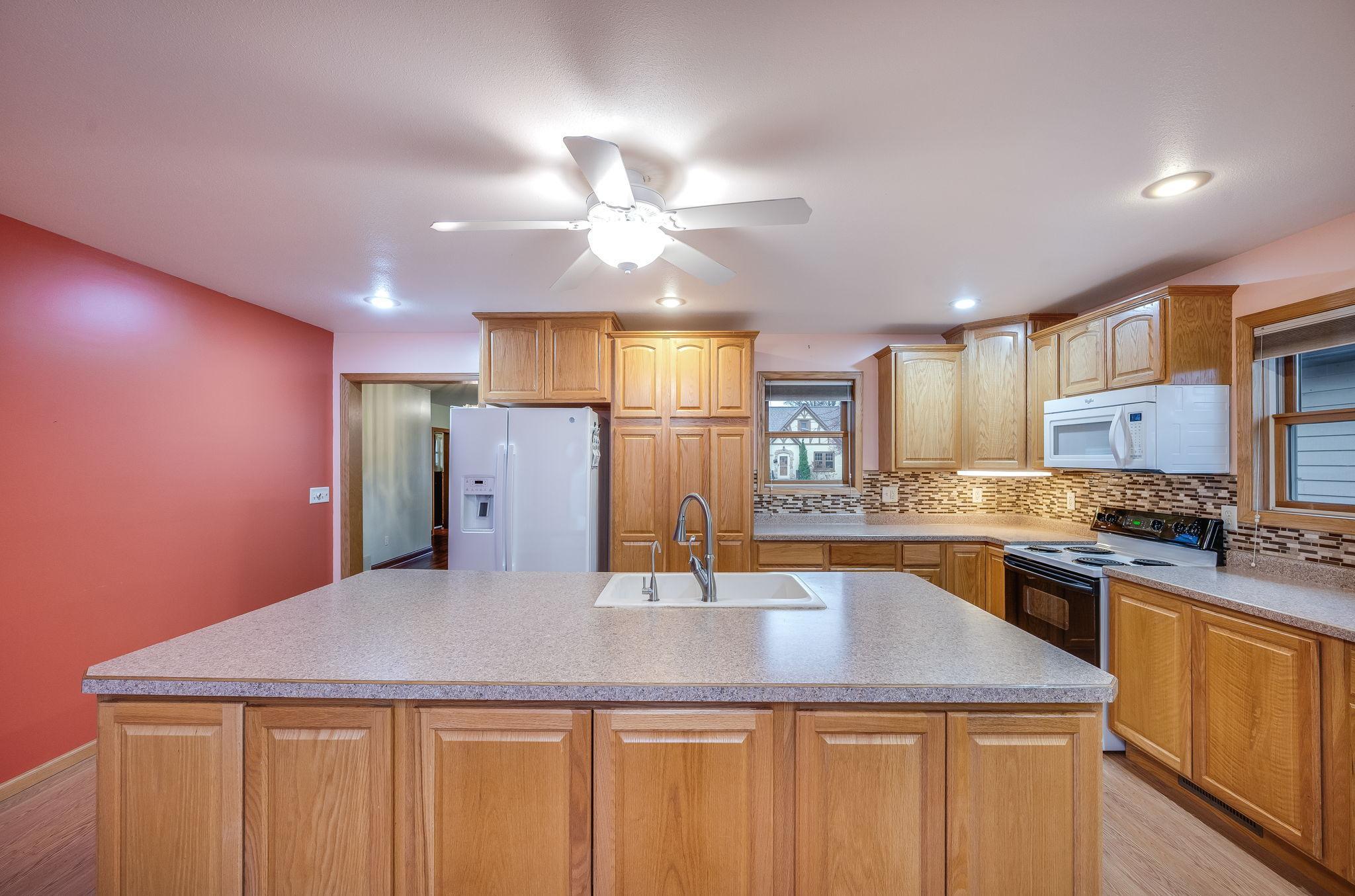 616 Range St North Mankato MN-14.jpg