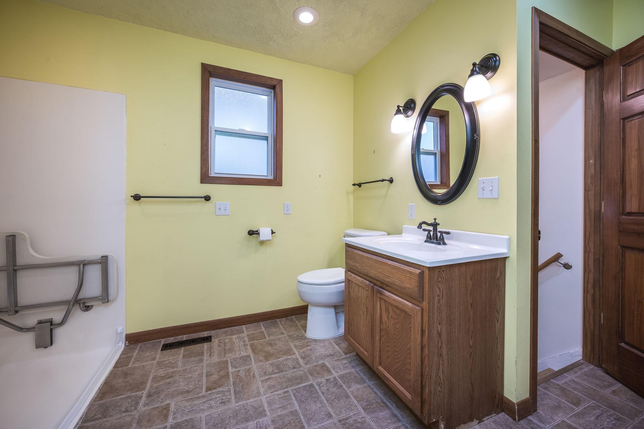 616 Range St North Mankato MN-21.jpg