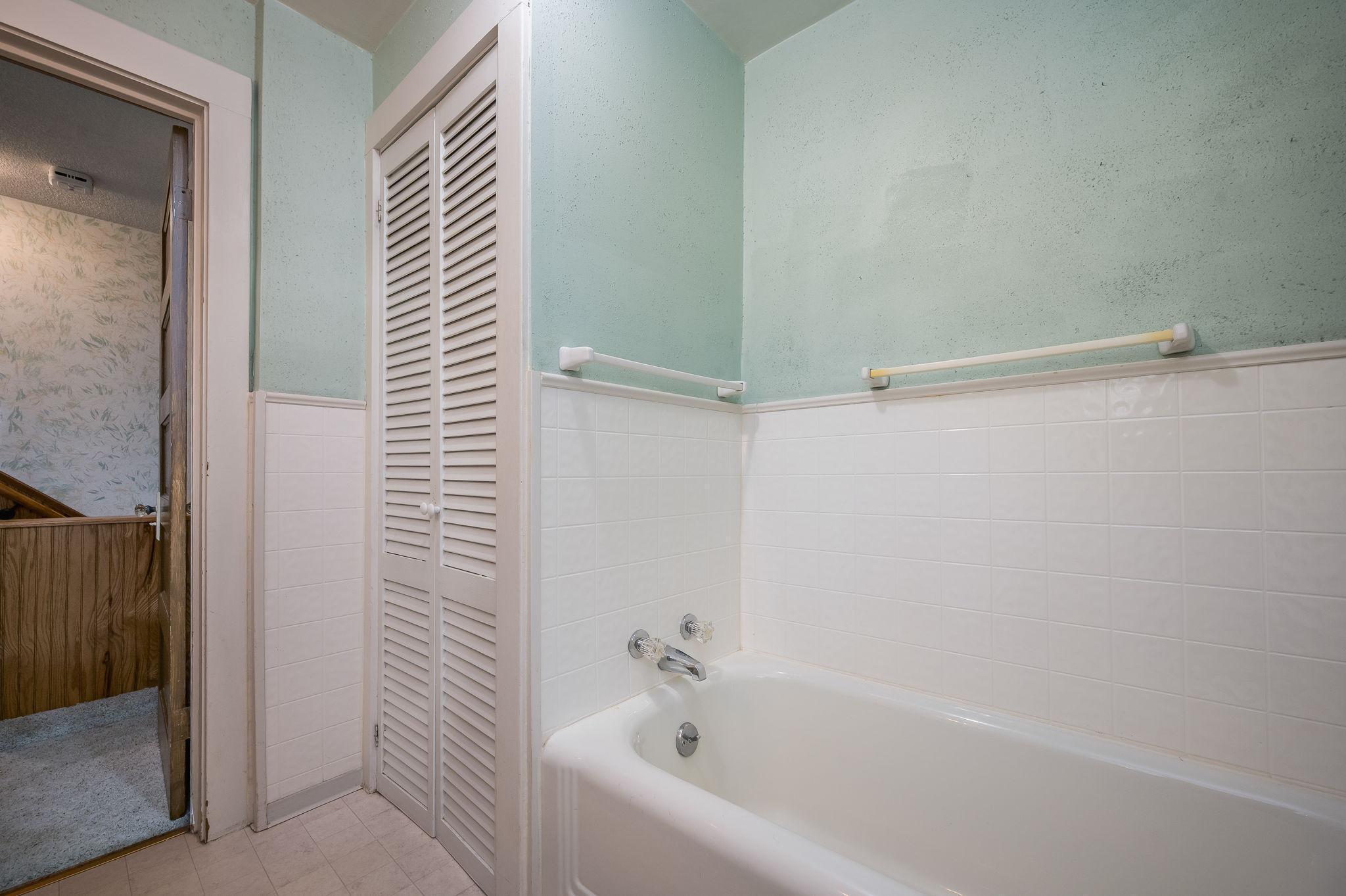 616 Range St North Mankato MN-30.jpg