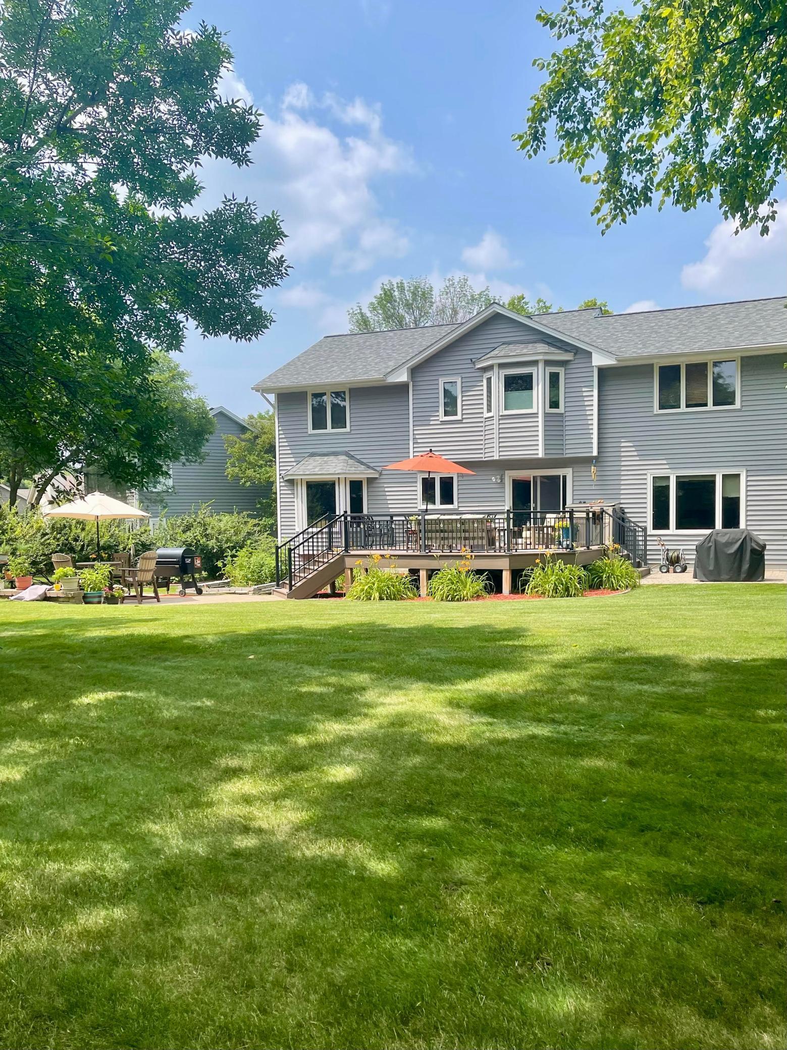 Summer photo courtesy of seller.