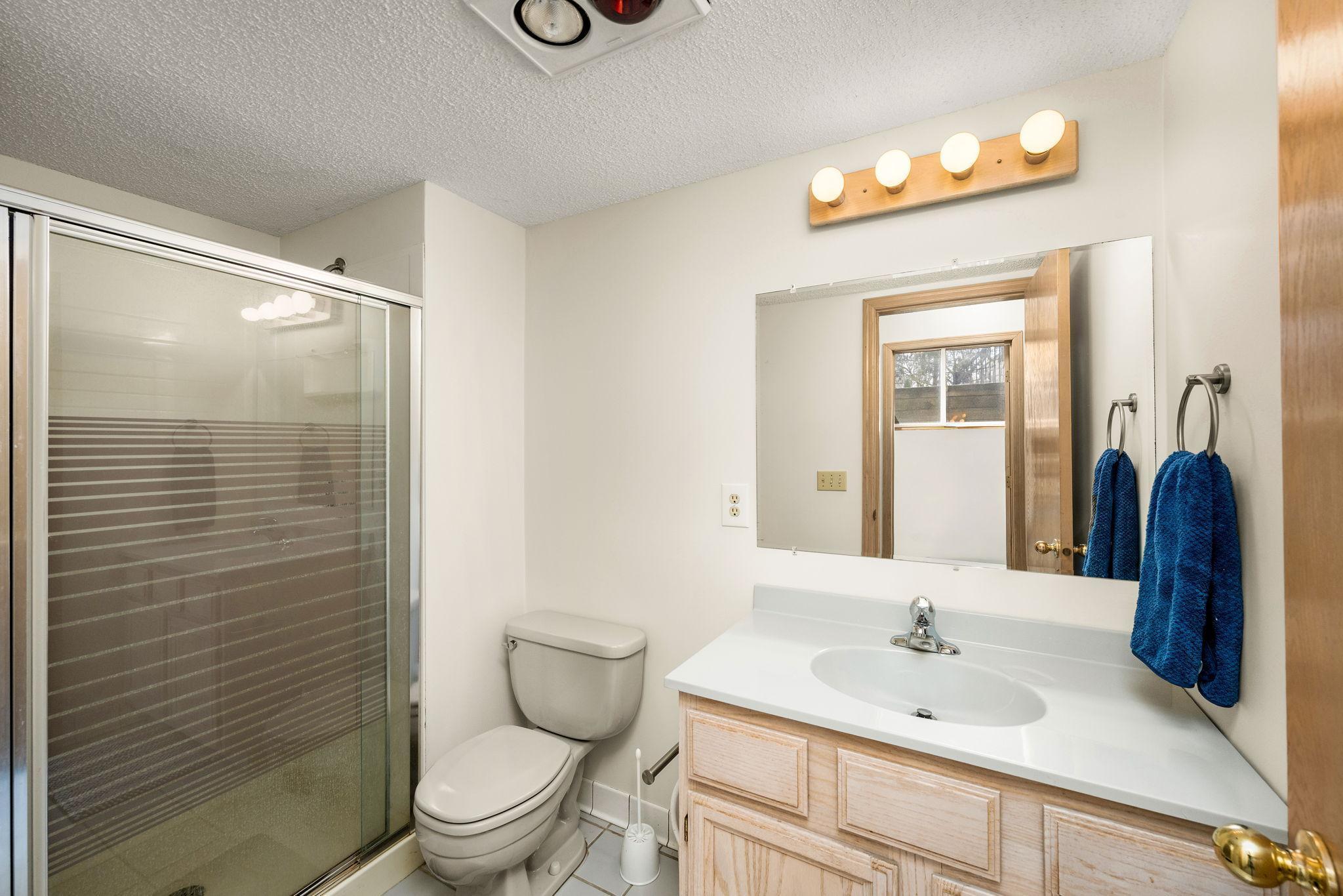 Lower level 3/4 bath.