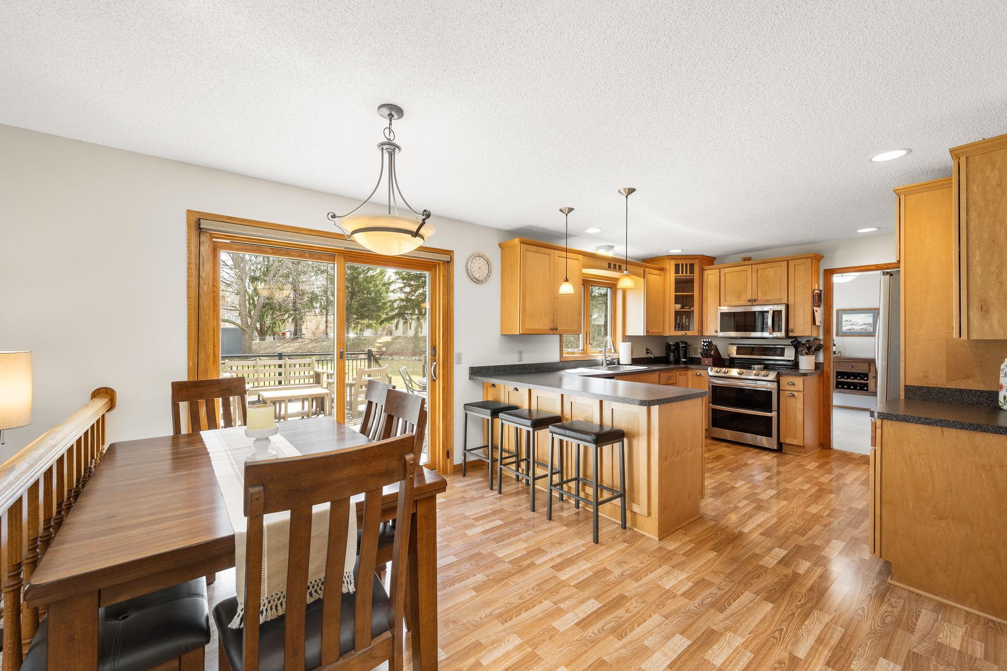 What a light, bright kitchen!