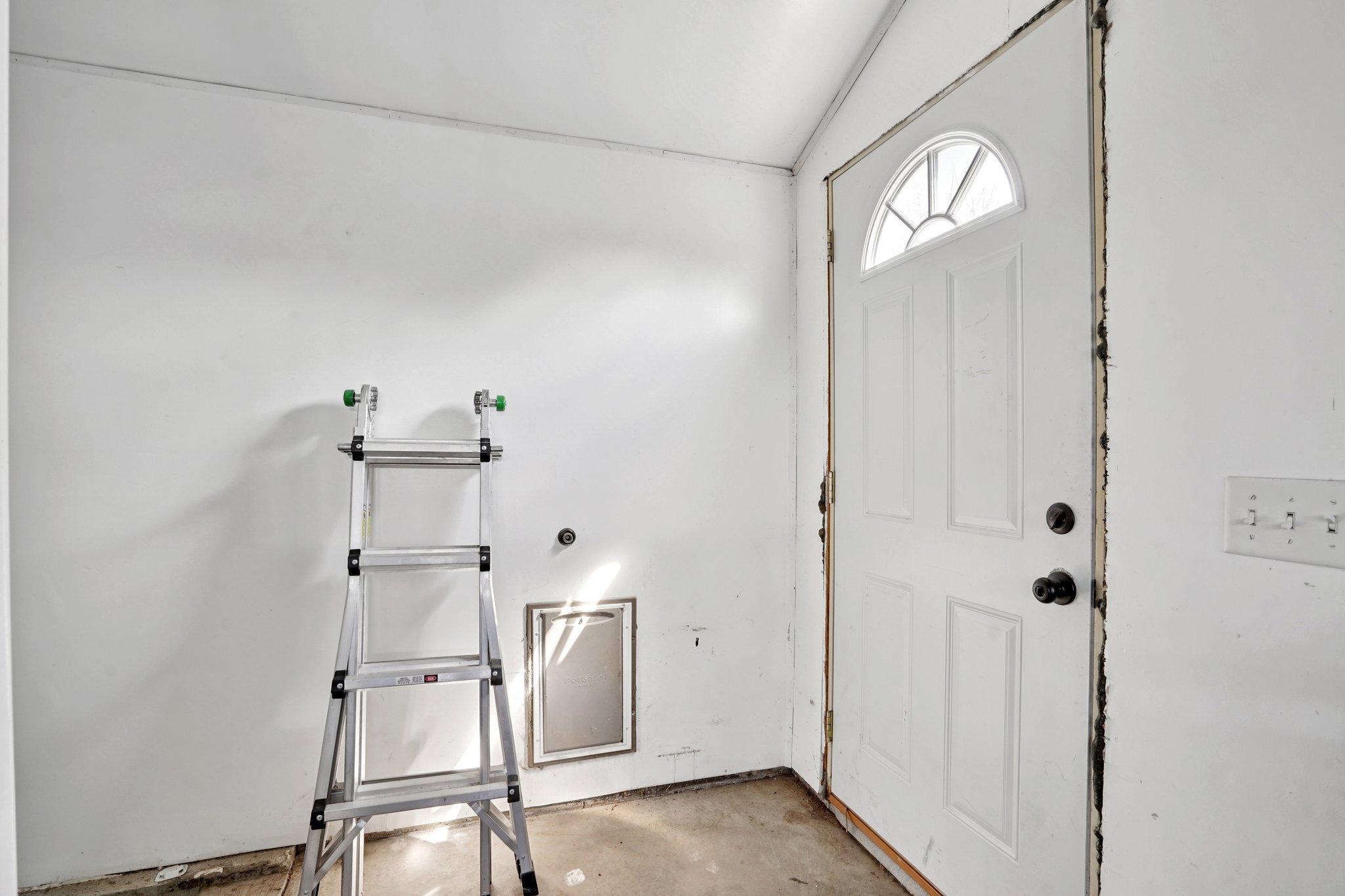 38-web-or-mls-Jenner Ct-S1604-038.jpg