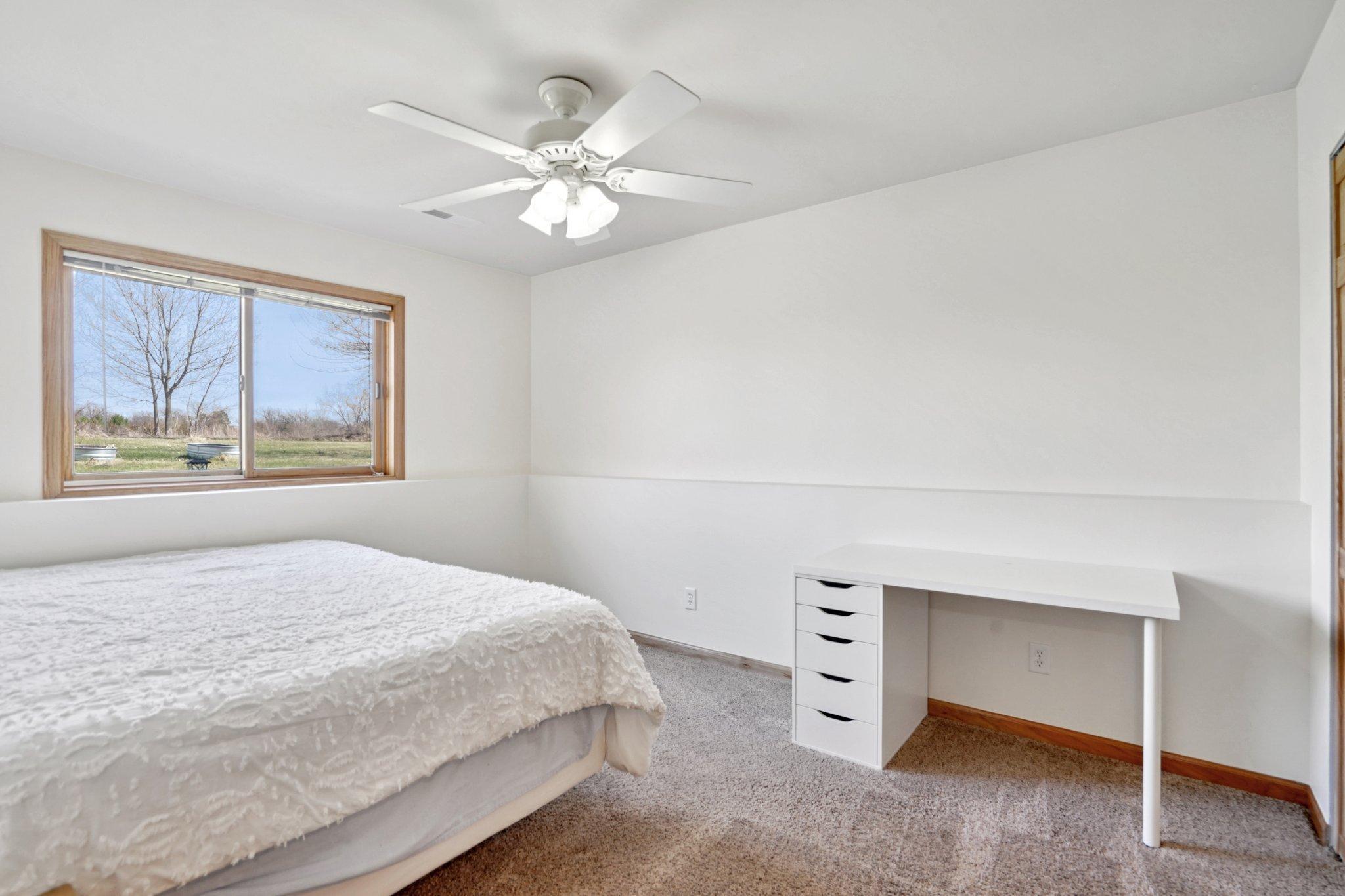 36-web-or-mls-Jenner Ct-S1604-036.jpg