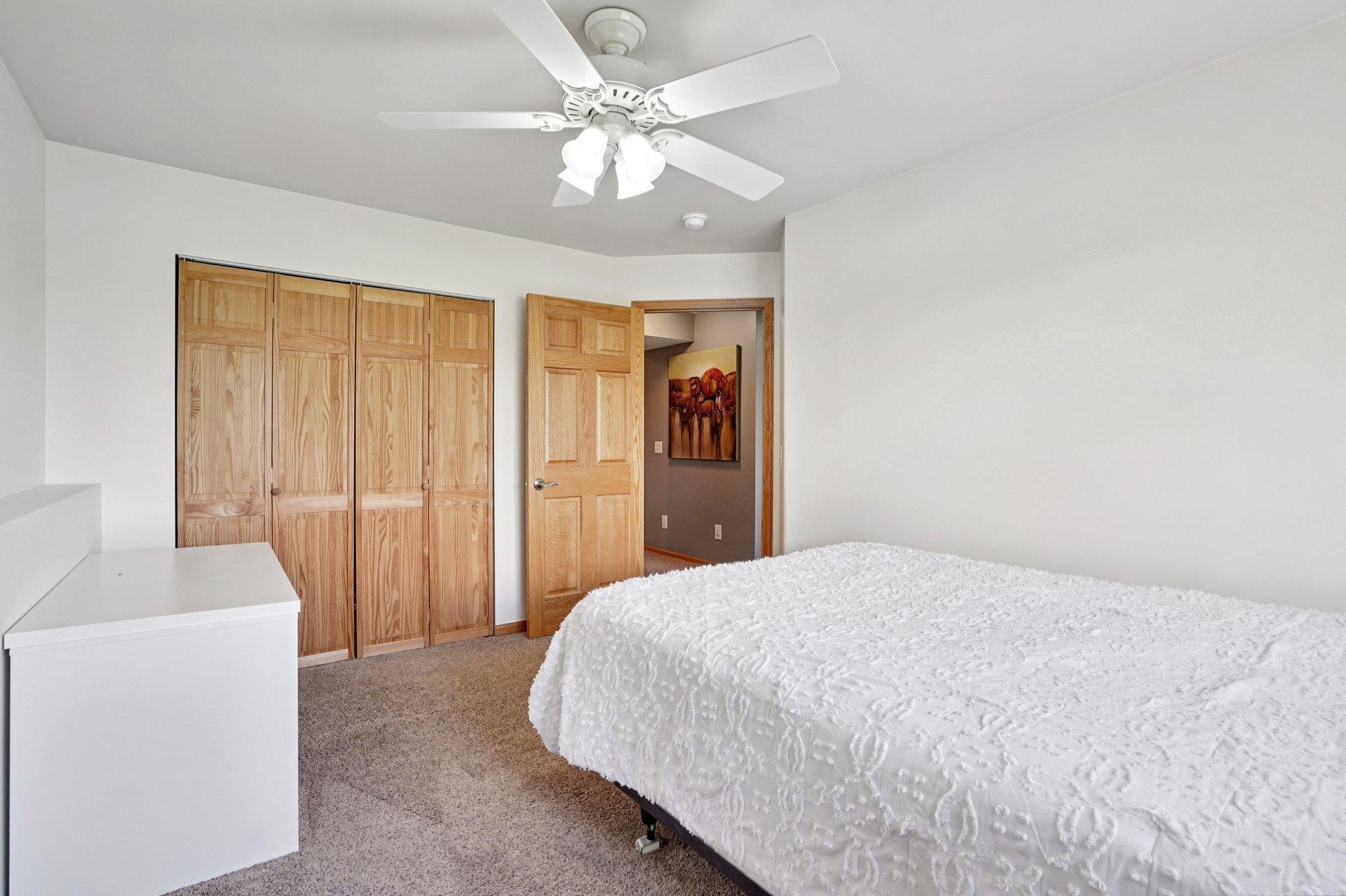 37-web-or-mls-Jenner Ct-S1604-037.jpg