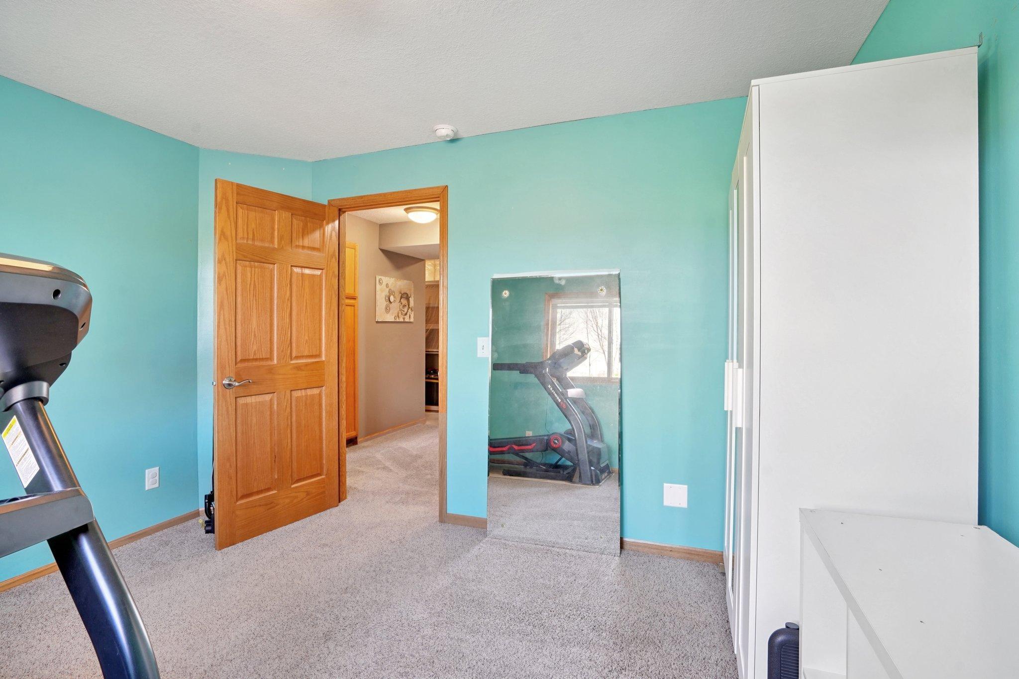 35-web-or-mls-Jenner Ct-S1604-035.jpg