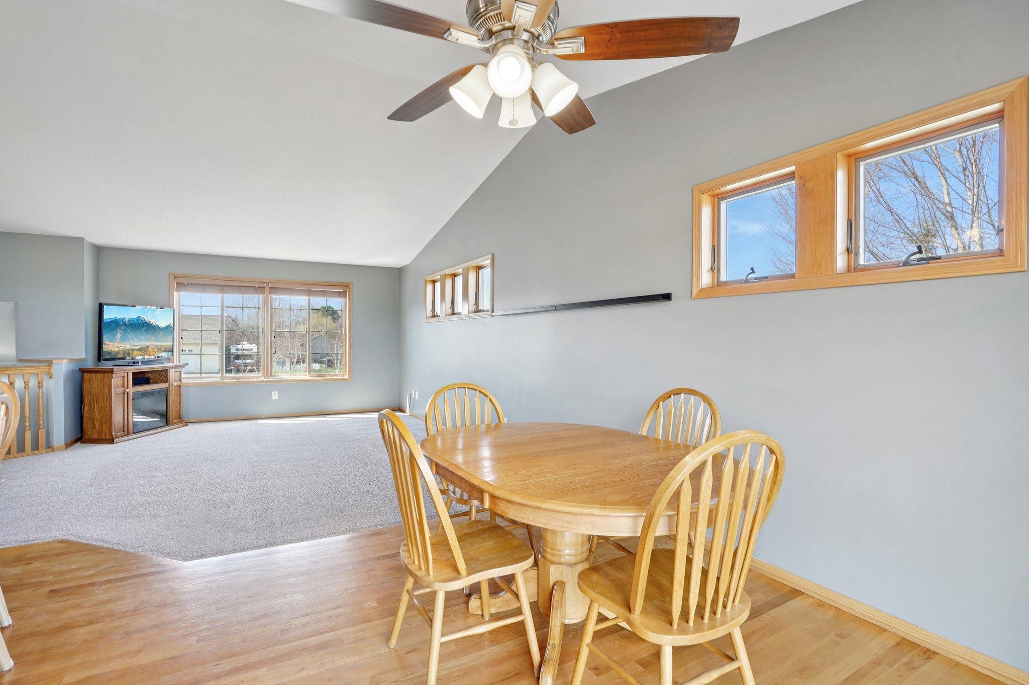 13-web-or-mls-Jenner Ct-S1604-013.jpg