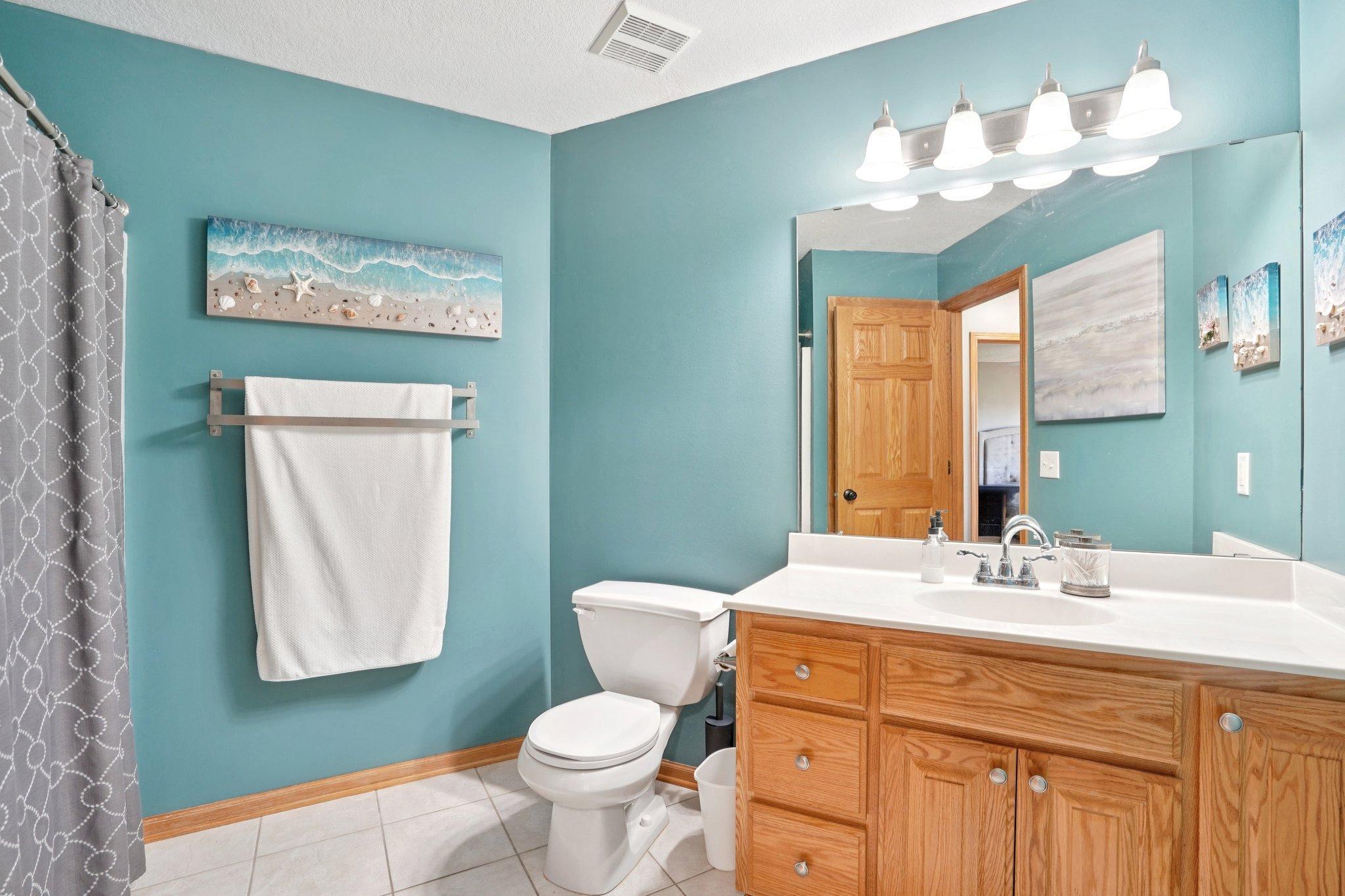 19-web-or-mls-Jenner Ct-S1604-019.jpg