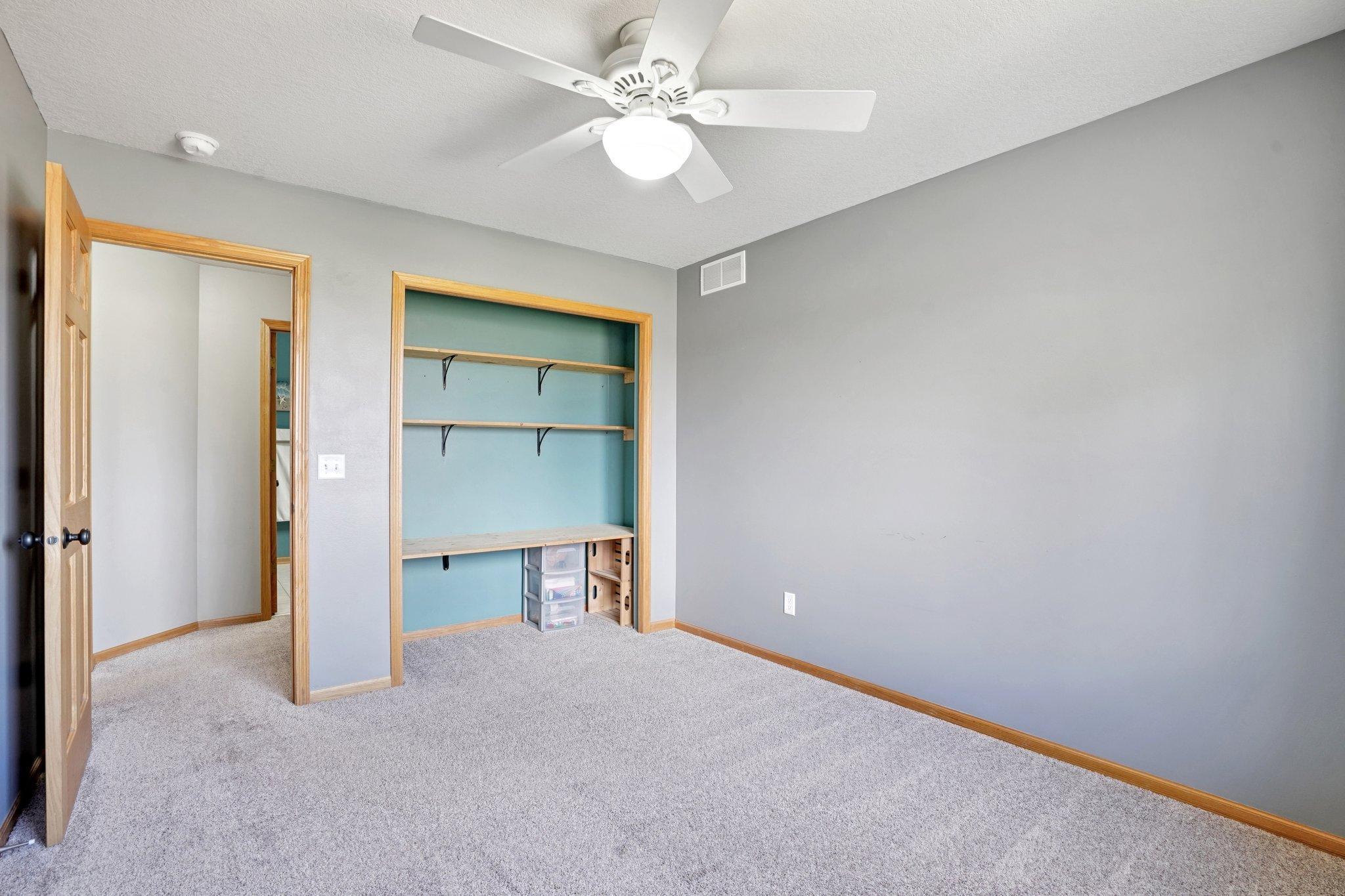 27-web-or-mls-Jenner Ct-S1604-027.jpg