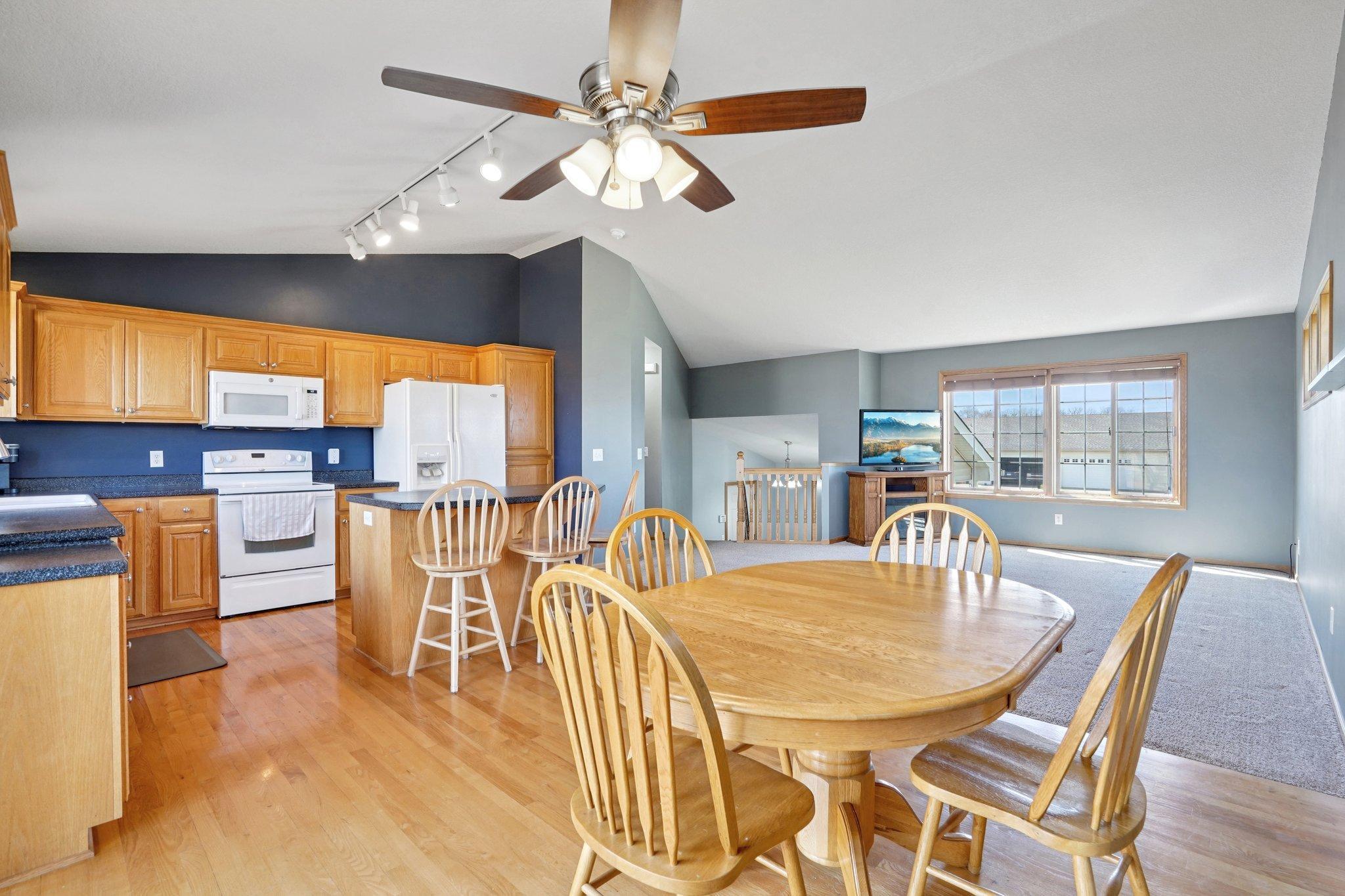 14-web-or-mls-Jenner Ct-S1604-014.jpg