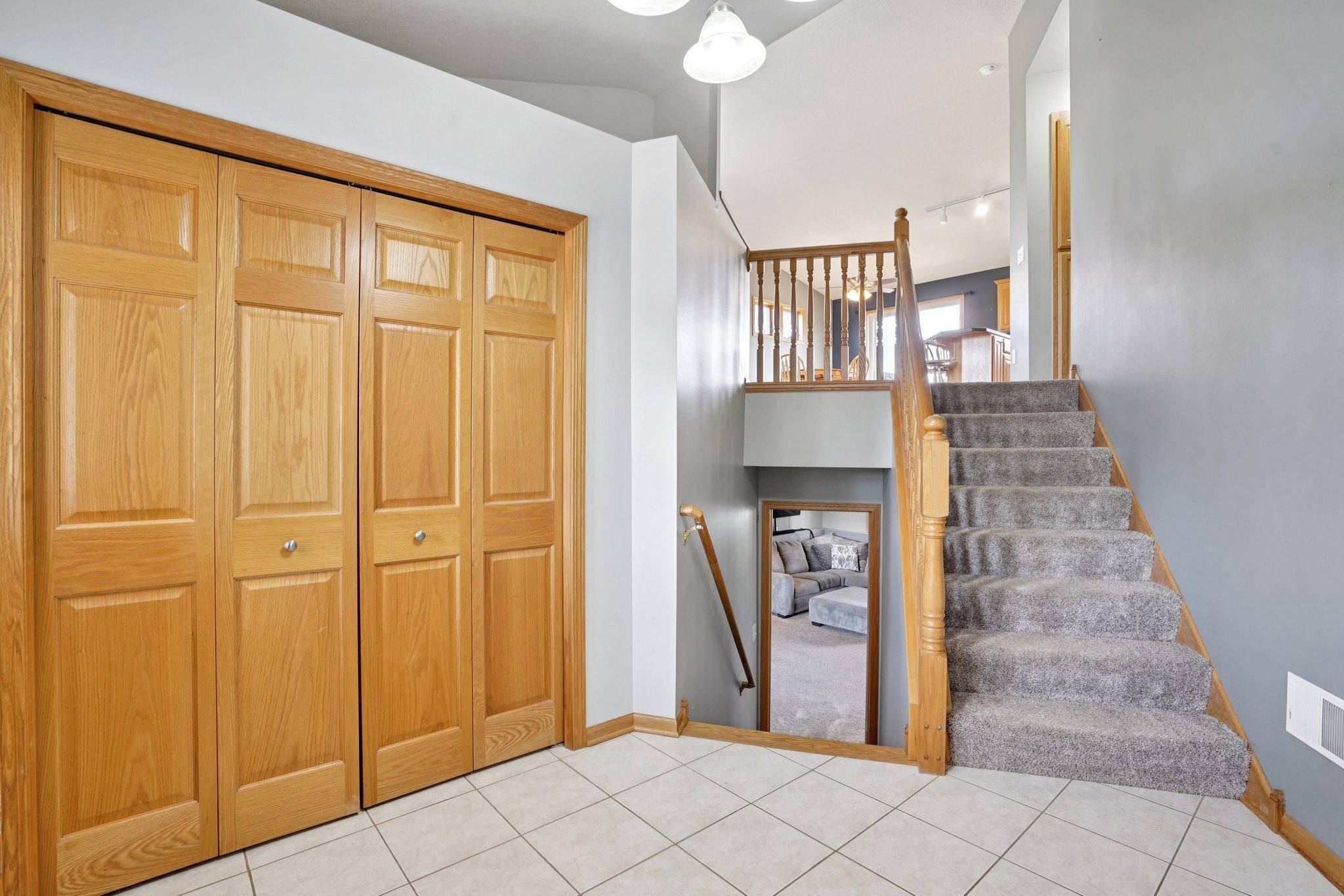 6-web-or-mls-Jenner Ct-S1604-006.jpg