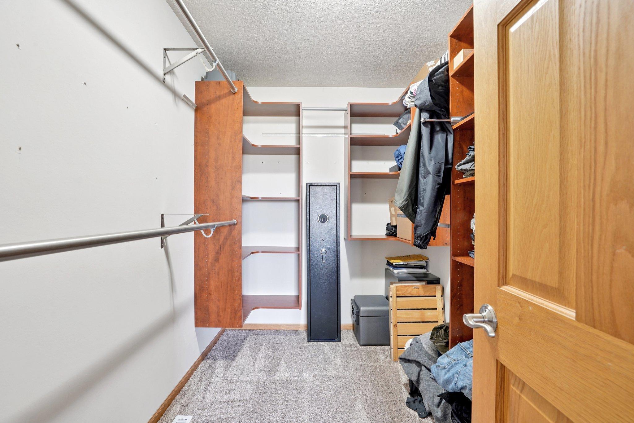 24-web-or-mls-Jenner Ct-S1604-024.jpg