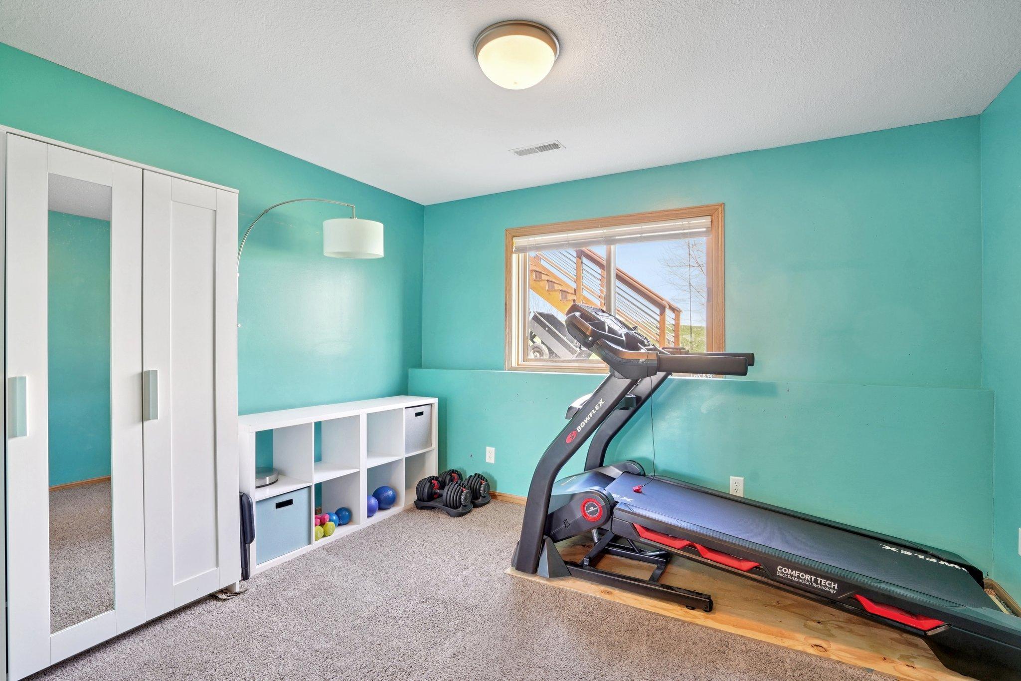 34-web-or-mls-Jenner Ct-S1604-034.jpg