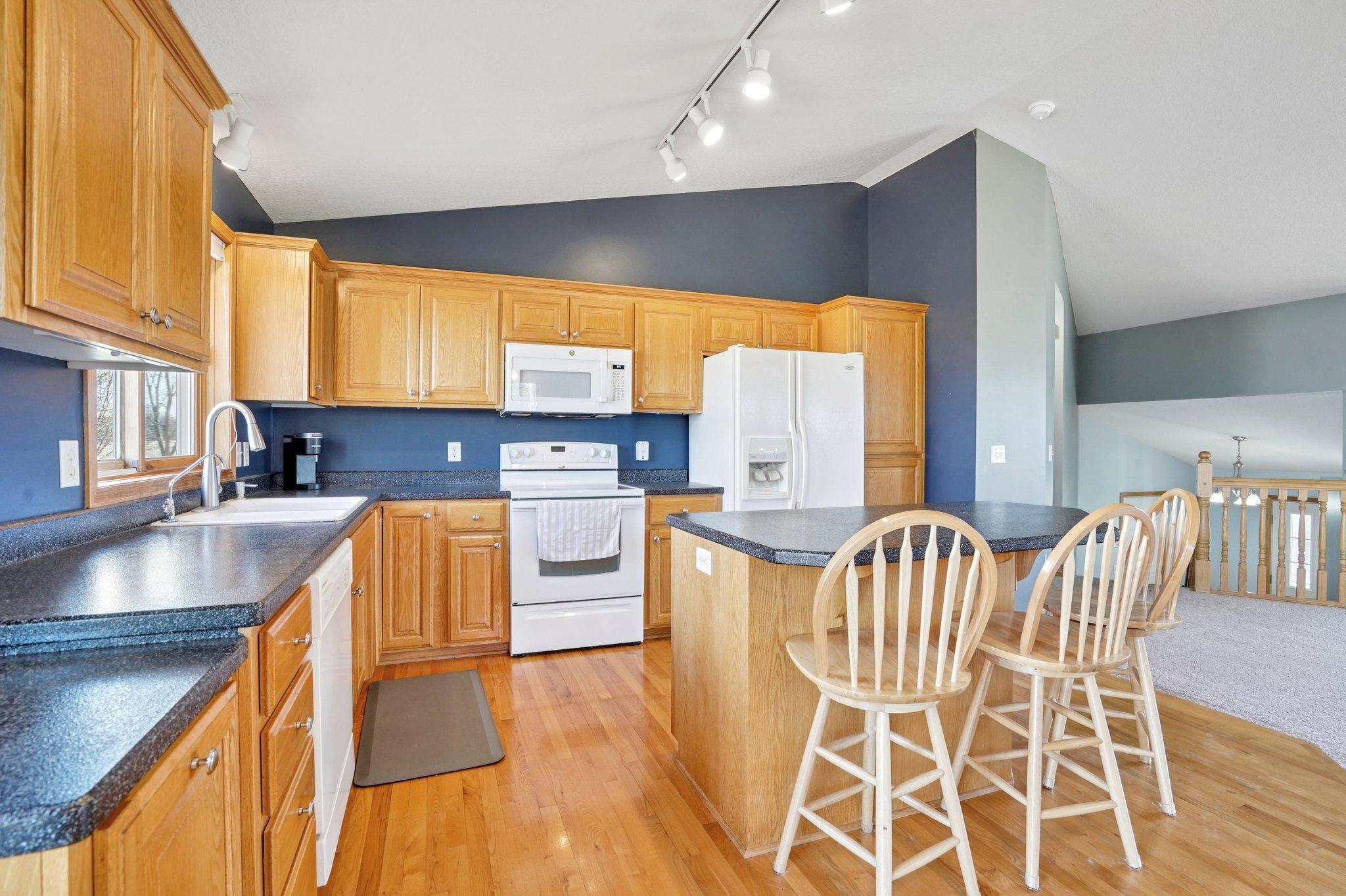 15-web-or-mls-Jenner Ct-S1604-015.jpg