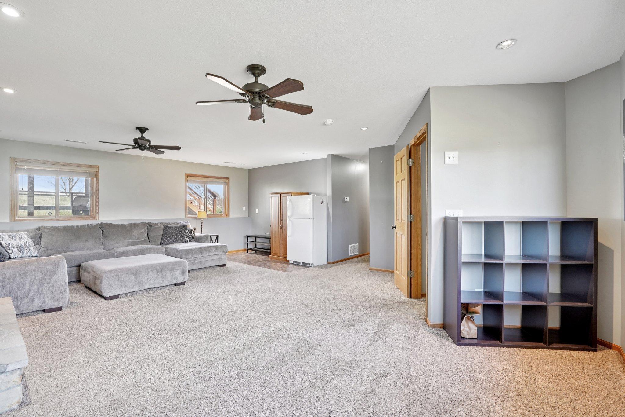 29-web-or-mls-Jenner Ct-S1604-029.jpg