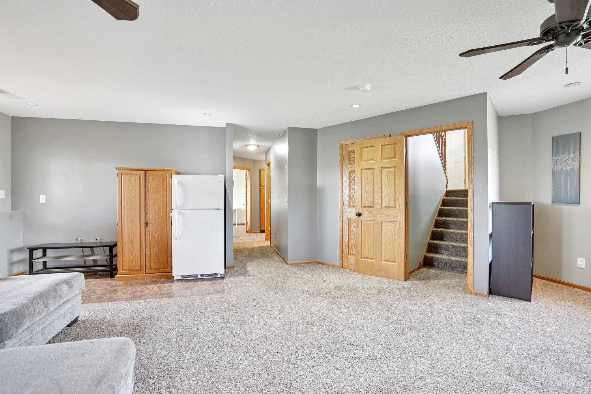 30-web-or-mls-Jenner Ct-S1604-030.jpg