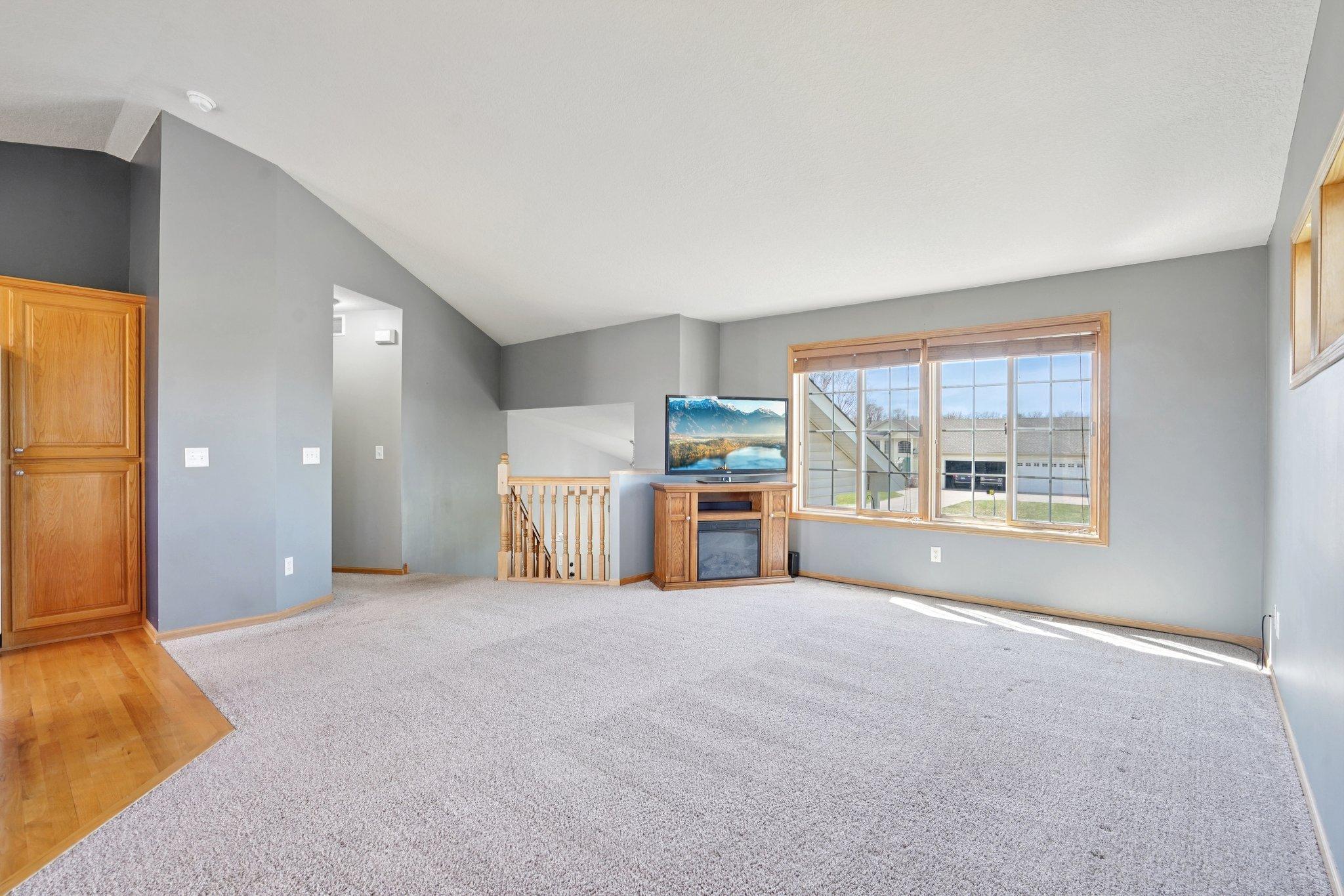 9-web-or-mls-Jenner Ct-S1604-009.jpg