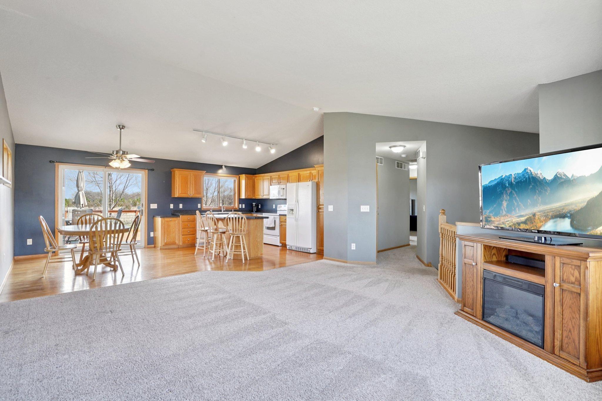 10-web-or-mls-Jenner Ct-S1604-010.jpg