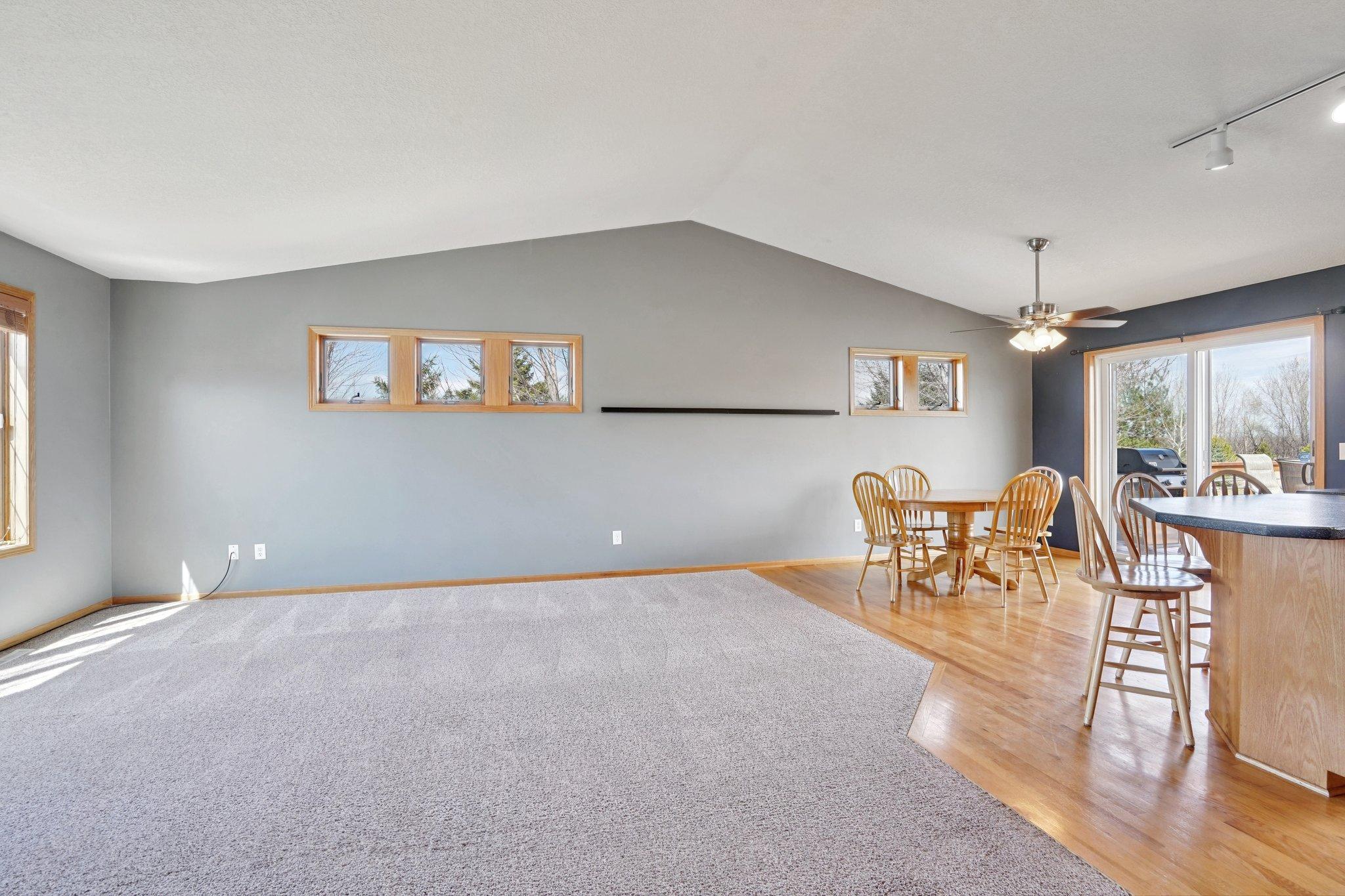 7-web-or-mls-Jenner Ct-S1604-007.jpg