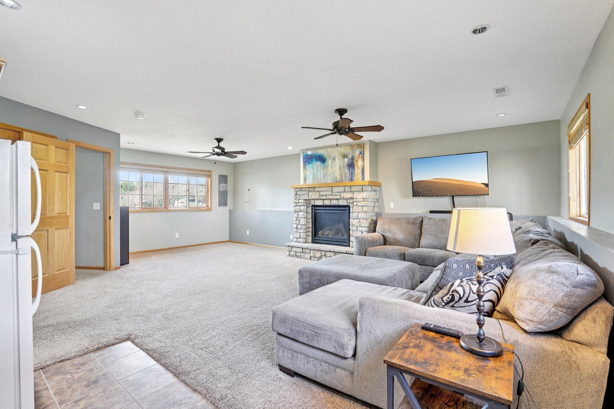 32-web-or-mls-Jenner Ct-S1604-032.jpg