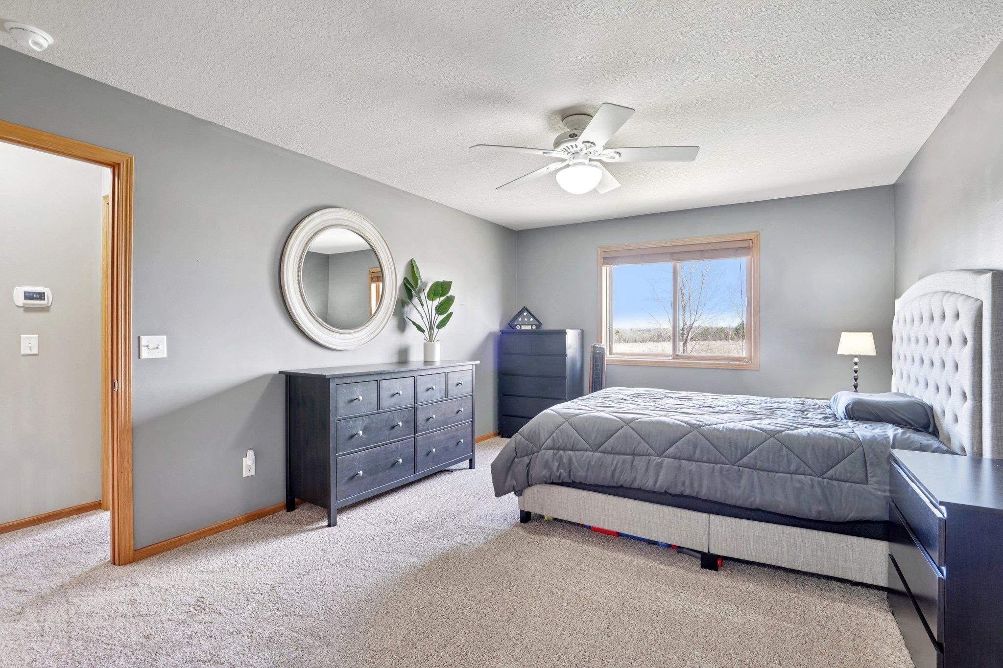 21-web-or-mls-Jenner Ct-S1604-021.jpg