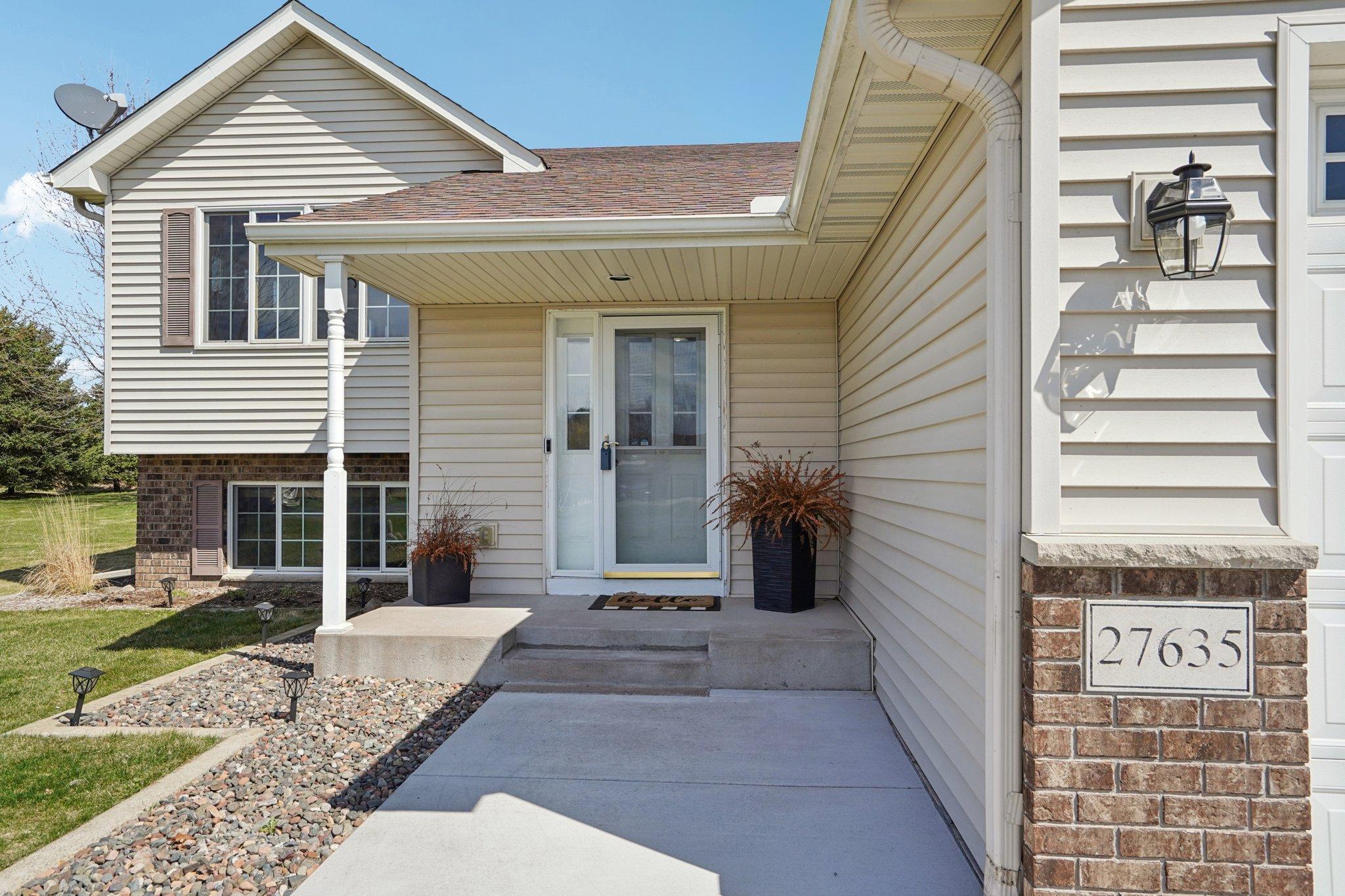 4-web-or-mls-Jenner Ct-S1604-004.jpg