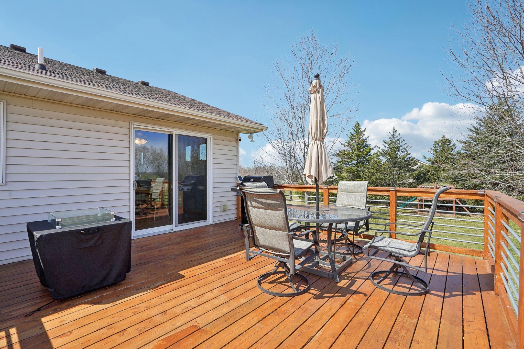 50-web-or-mls-Jenner Ct-S1604-050.jpg