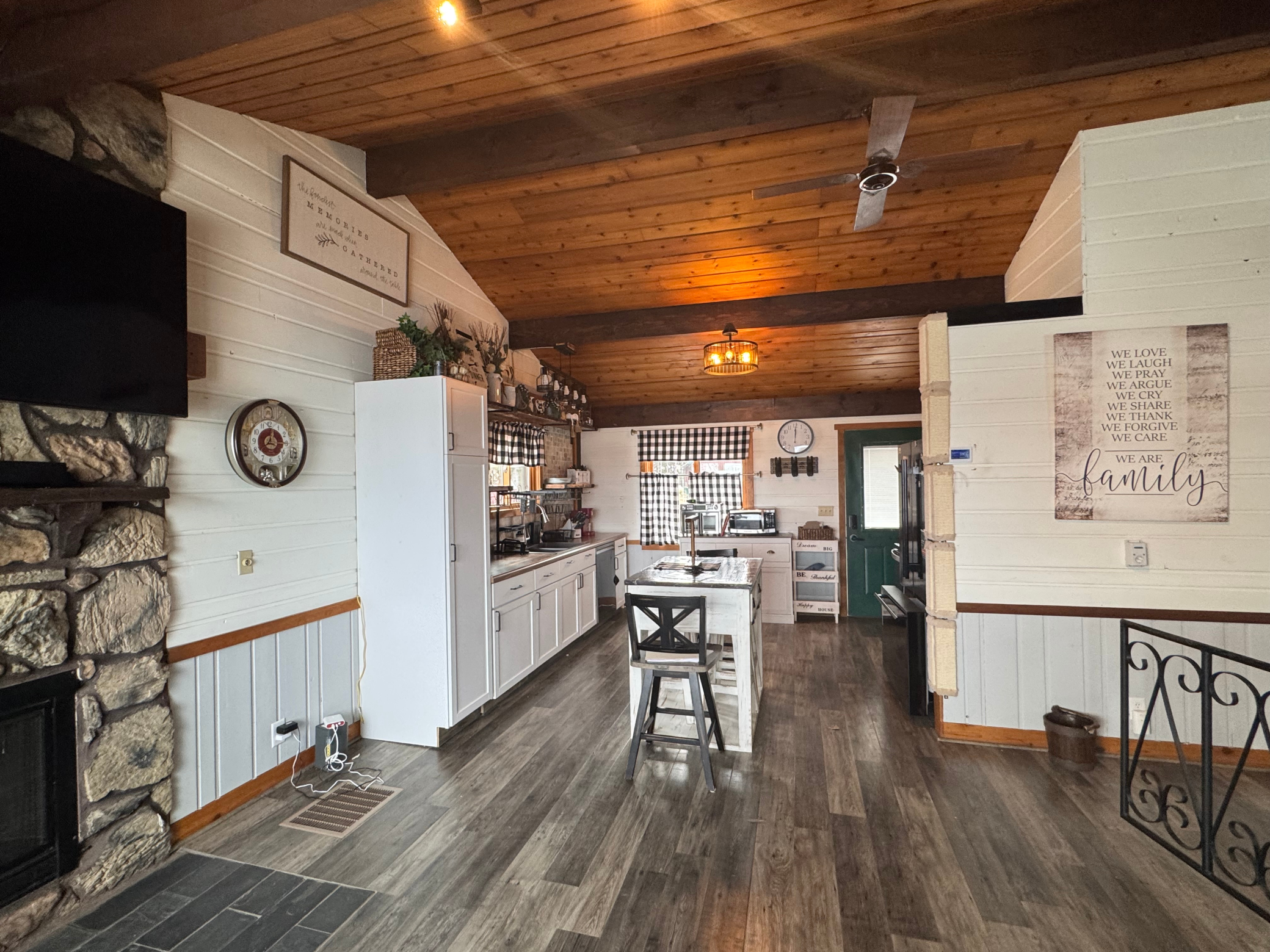 Photo from dining area to kitchen.