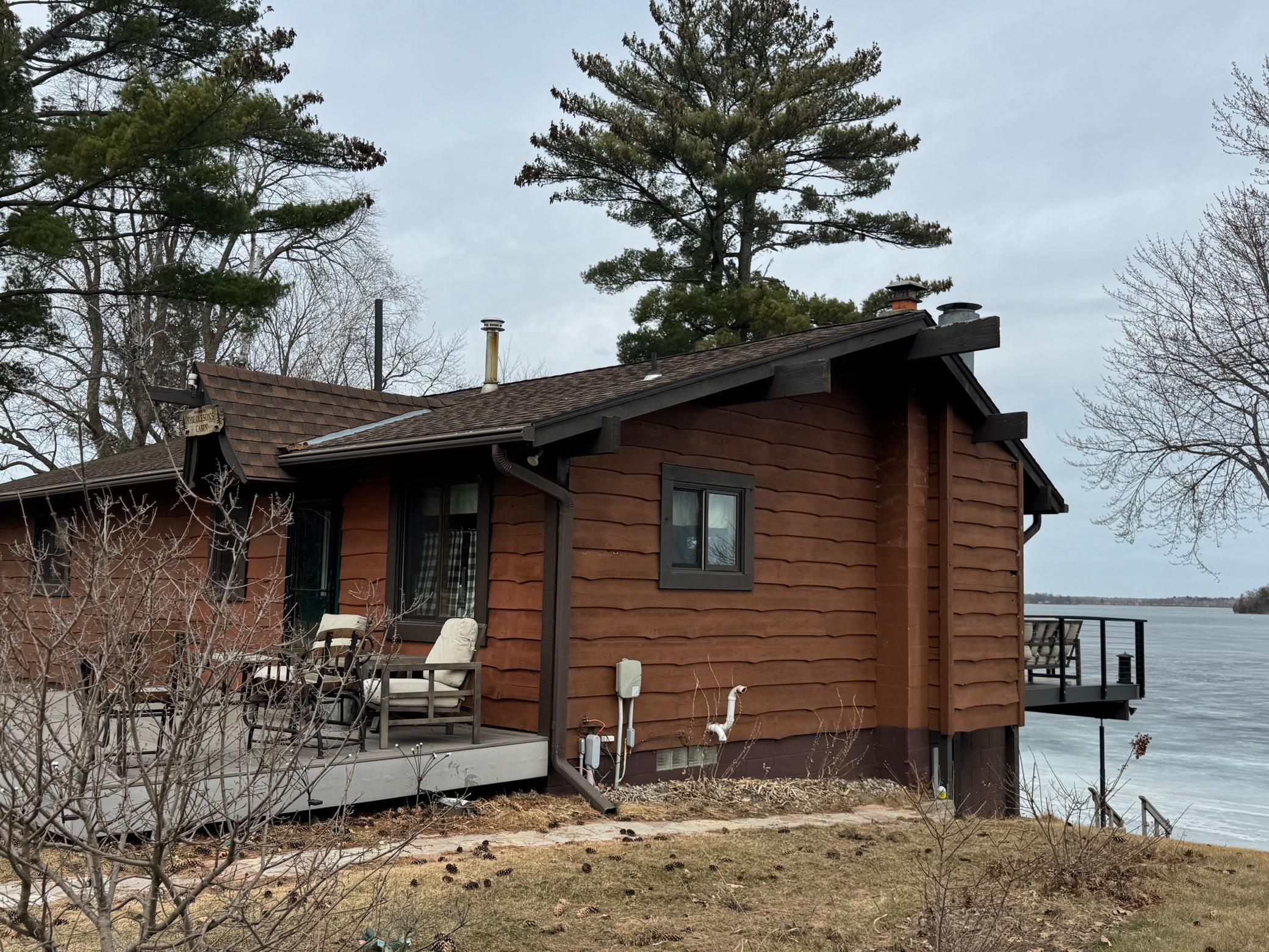 Welcome to this year round walk out home with level lake shore.