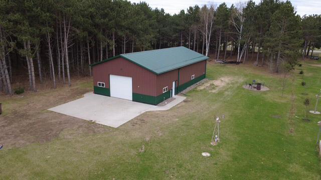 32X60 heated w/finished quarters.