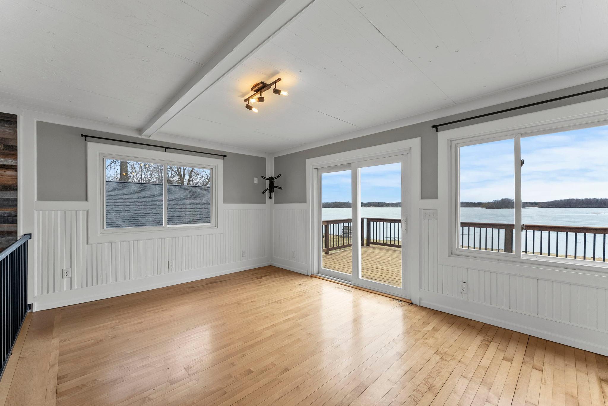 18-web-or-mls-51400 Berry Ave-208.jpg